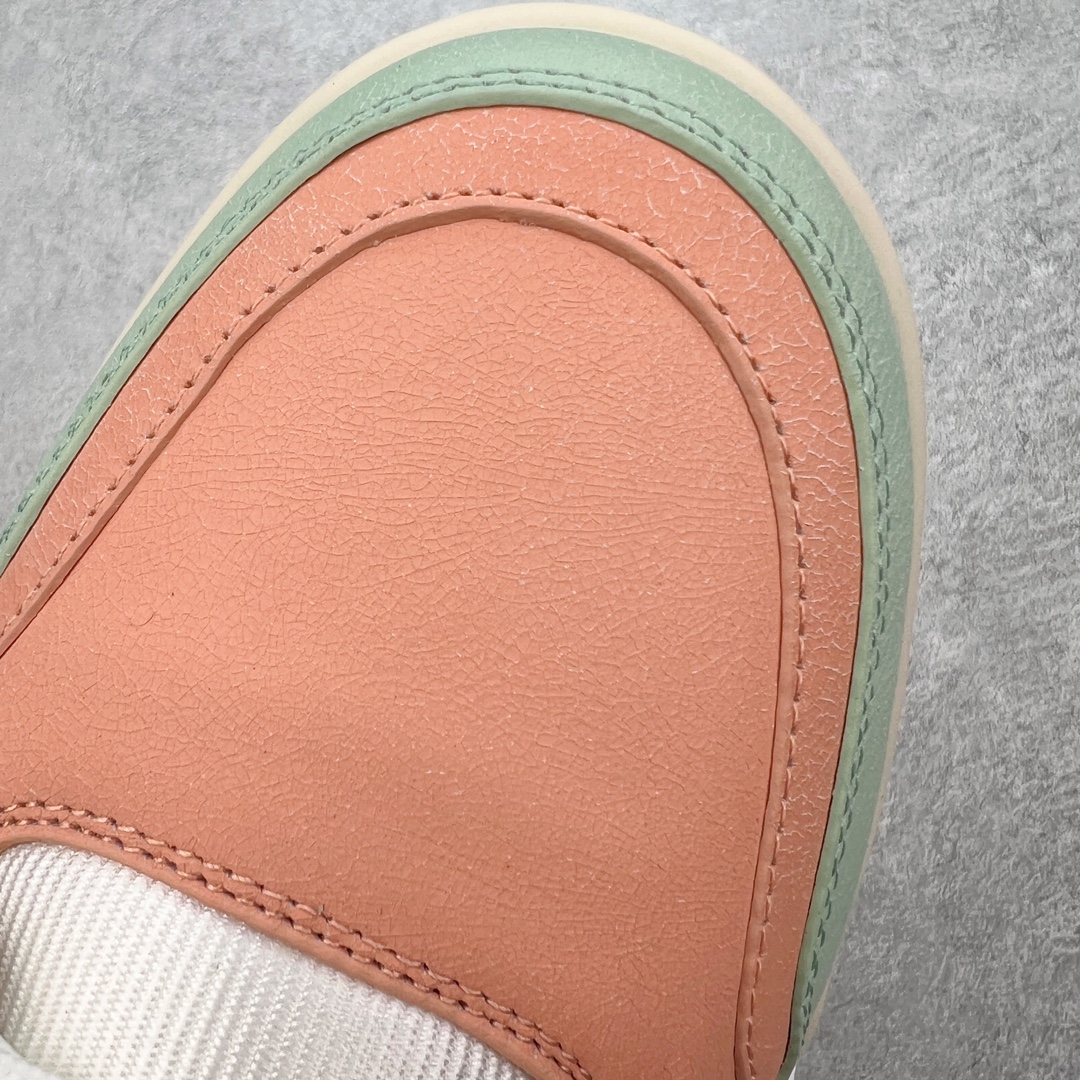 图片[12]-＃FS顶级特价 Louis Vuitton Trainer lv时装走秀运动鞋 实力大厂出品 平台专供 成熟的做工稳定的品控 完美鞋型超高的清洁度 零毛边线头瑕疵 全套原楦原纸版原鞋开模 全网最具灵魂的版型 正确原装黄色鞋盒 正确中底印花 鞋面印花3D高频深度立体 全鞋电脑针车 紧密相连 针距密度一致 环保乳胶注塑鞋垫 厚度脚感还原原版 皮面裁剪部位 统一油边封口工艺 原装橡胶大底含胶量大底组合零偏差 专柜全套包装 防尘袋 说明书 质保卡 男女鞋 尺码：35 36 37 38 39 40 41 42 43 44 45-选品中心