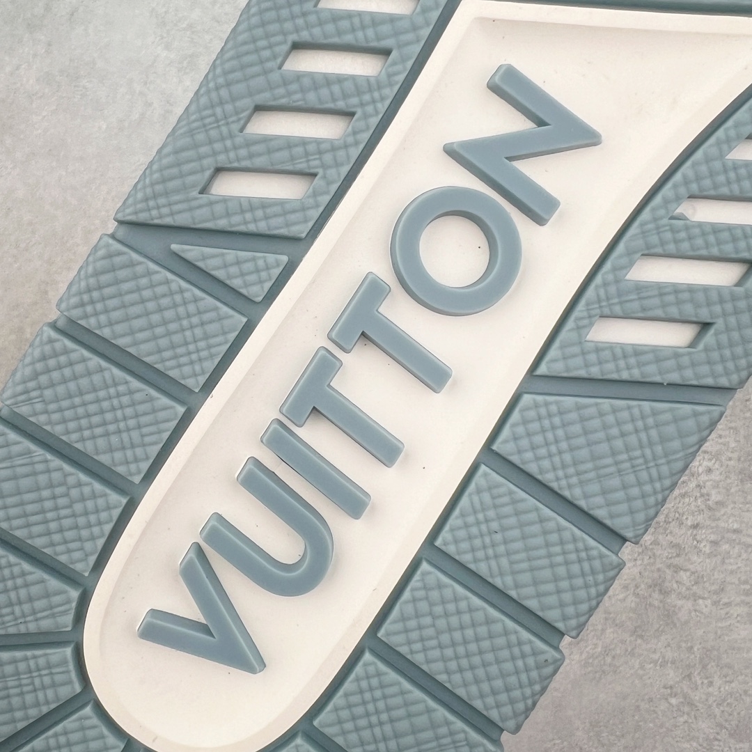 图片[16]-＃FS顶级特价 Louis Vuitton Trainer lv时装走秀运动鞋 实力大厂出品 平台专供 成熟的做工稳定的品控 完美鞋型超高的清洁度 零毛边线头瑕疵 全套原楦原纸版原鞋开模 全网最具灵魂的版型 正确原装黄色鞋盒 正确中底印花 鞋面印花3D高频深度立体 全鞋电脑针车 紧密相连 针距密度一致 环保乳胶注塑鞋垫 厚度脚感还原原版 皮面裁剪部位 统一油边封口工艺 原装橡胶大底含胶量大底组合零偏差 专柜全套包装 防尘袋 说明书 质保卡 男女鞋 尺码：35 36 37 38 39 40 41 42 43 44 45-选品中心