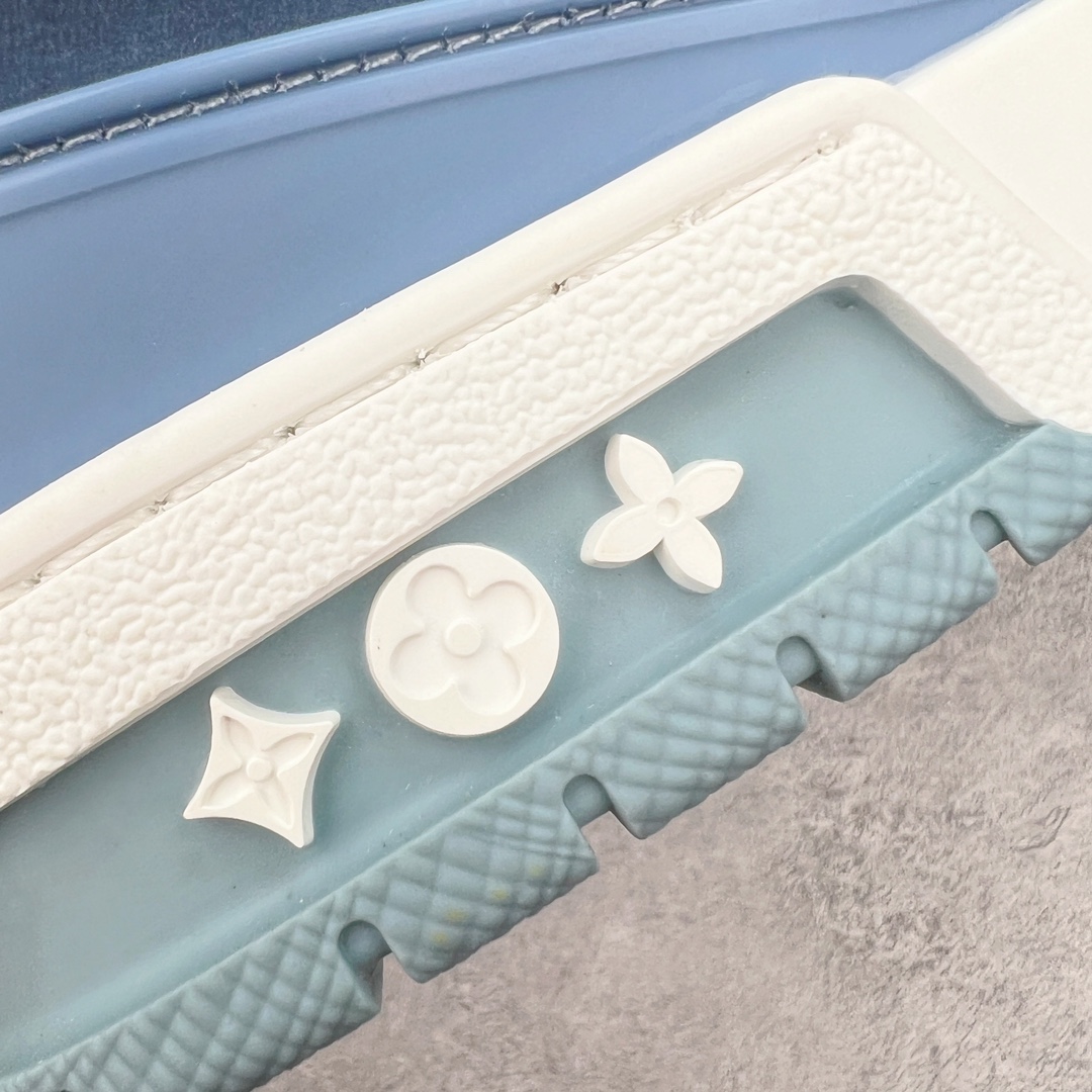 图片[13]-＃FS顶级特价 Louis Vuitton Trainer lv时装走秀运动鞋 实力大厂出品 平台专供 成熟的做工稳定的品控 完美鞋型超高的清洁度 零毛边线头瑕疵 全套原楦原纸版原鞋开模 全网最具灵魂的版型 正确原装黄色鞋盒 正确中底印花 鞋面印花3D高频深度立体 全鞋电脑针车 紧密相连 针距密度一致 环保乳胶注塑鞋垫 厚度脚感还原原版 皮面裁剪部位 统一油边封口工艺 原装橡胶大底含胶量大底组合零偏差 专柜全套包装 防尘袋 说明书 质保卡 男女鞋 尺码：35 36 37 38 39 40 41 42 43 44 45-选品中心