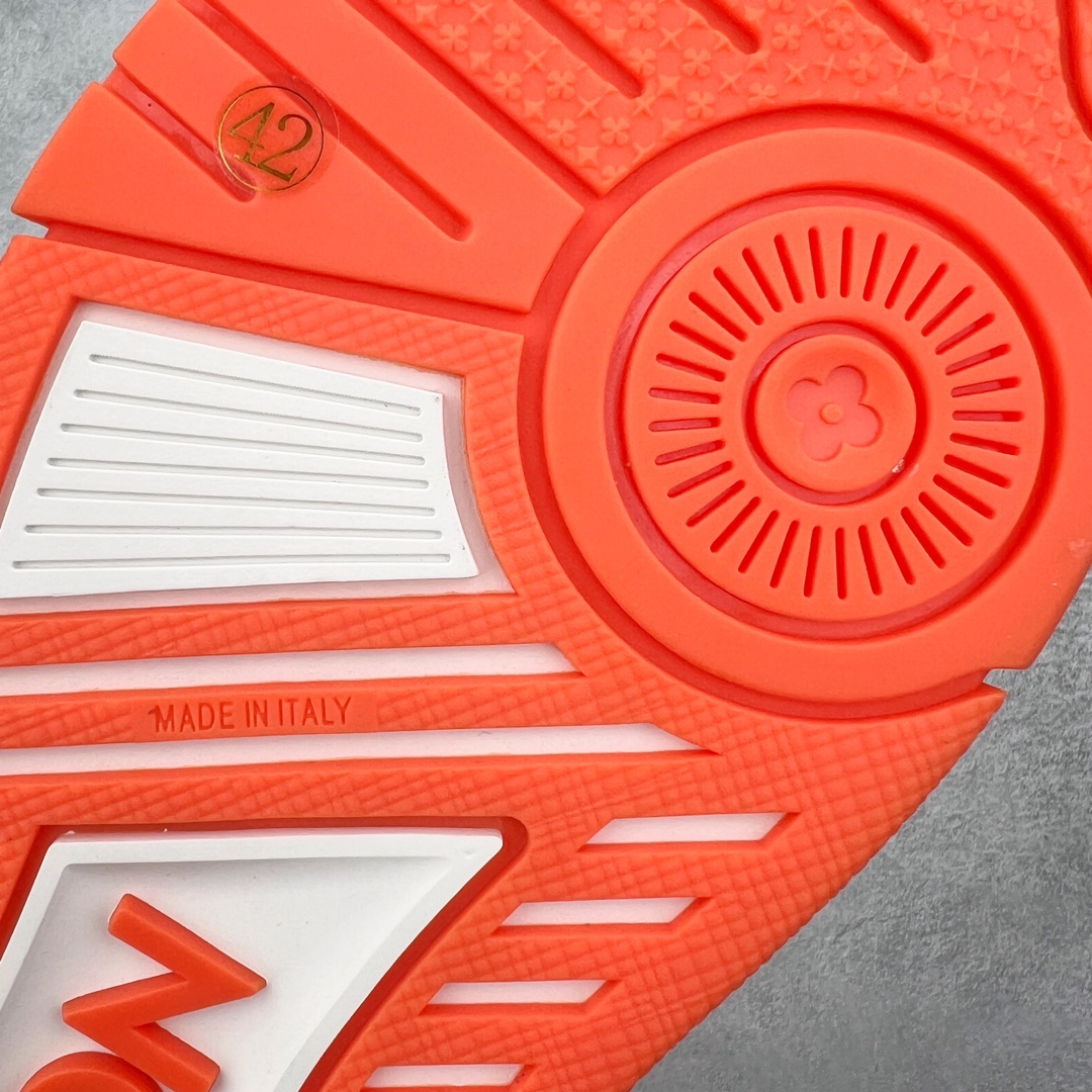 图片[16]-＃K纯原 Louis Vuitton Trainer lv时装走秀运动鞋 市场所有版本中综合最强的货品 GD实力大厂出品 全网最全配色更新最快 最成熟的做工稳定的品控 完美鞋型超高的清洁度 零毛边线头瑕疵 全套原楦原纸版原鞋开模 全网最具灵魂的版型 正确原装黄色鞋盒 正确中底印花 鞋面印花3D高频深度立体 全鞋电脑针车 紧密相连 针距密度一致 环保乳胶注塑鞋垫 厚度脚感还原原版 皮面裁剪部位 统一油边封口工艺 原装橡胶大底含胶量大底组合零偏差 专柜全套包装 防尘袋 说明书 质保卡 男女鞋 尺码：35 36 37 38 39 40 41 42 43 44 45-选品中心