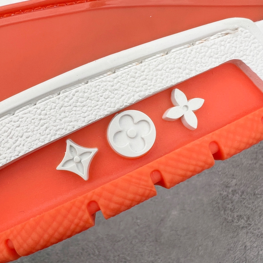 图片[12]-＃K纯原 Louis Vuitton Trainer lv时装走秀运动鞋 市场所有版本中综合最强的货品 GD实力大厂出品 全网最全配色更新最快 最成熟的做工稳定的品控 完美鞋型超高的清洁度 零毛边线头瑕疵 全套原楦原纸版原鞋开模 全网最具灵魂的版型 正确原装黄色鞋盒 正确中底印花 鞋面印花3D高频深度立体 全鞋电脑针车 紧密相连 针距密度一致 环保乳胶注塑鞋垫 厚度脚感还原原版 皮面裁剪部位 统一油边封口工艺 原装橡胶大底含胶量大底组合零偏差 专柜全套包装 防尘袋 说明书 质保卡 男女鞋 尺码：35 36 37 38 39 40 41 42 43 44 45-选品中心