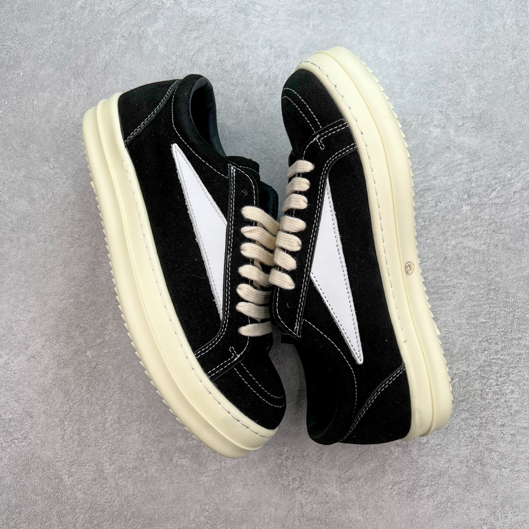 图片[3]-＃B版性价比 Rick Owens 瑞克·欧文斯 RO低帮布面时尚板鞋 一比一规格礼盒装 重达3斤以上 配有日文、英文 双语种配件卡片 细节诠释 一件不落 鞋盒三标 正面+底部都一一做到 虽然增加不了实质的成本 但是打磨产品的细节 再微小也会还原 尺码：35 36 37 38 39 40 41 42 43 44 45-选品中心