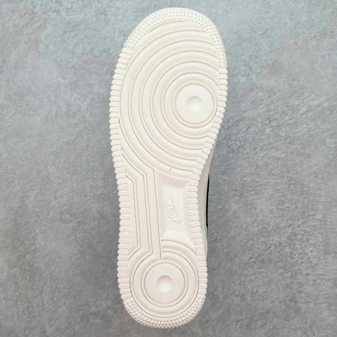 图片[9]-NK Air Force 1´07 Low 空军一号低帮百搭休闲运动板鞋 FV3702-122 柔软、弹性十足的缓震性能和出色的中底设计 横跨复古与现代的外型结合 造就出风靡全球 三十多年的Force 1 直到今天还深受青睐 尺码：36 36.5 37.5 38 38.5 39 40 40.5 41 42 42.5 43 44 44.5 45-选品中心