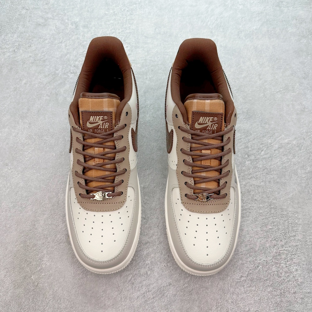 图片[2]-NK Air Force 1´07 Low 空军一号低帮百搭休闲运动板鞋 FV3702-122 柔软、弹性十足的缓震性能和出色的中底设计 横跨复古与现代的外型结合 造就出风靡全球 三十多年的Force 1 直到今天还深受青睐 尺码：36 36.5 37.5 38 38.5 39 40 40.5 41 42 42.5 43 44 44.5 45-选品中心