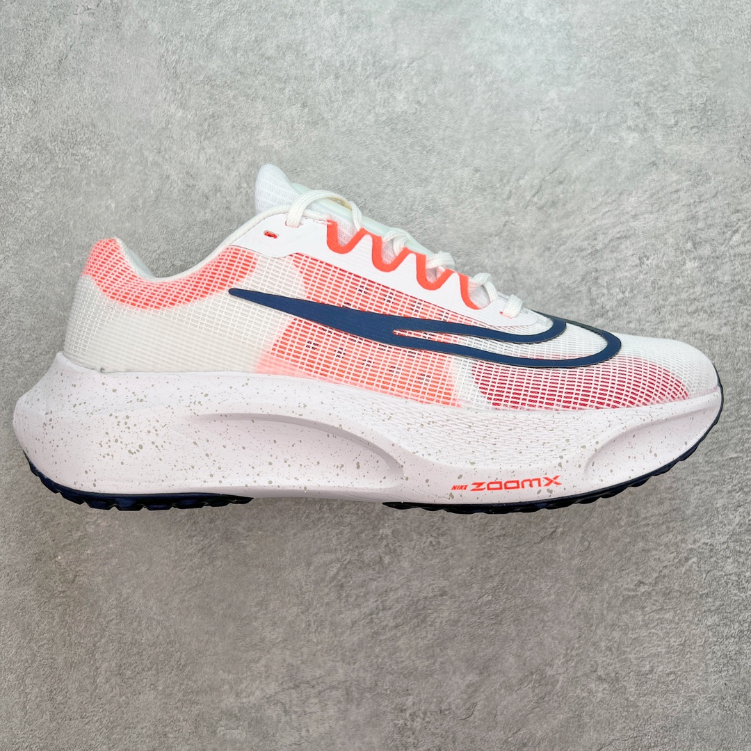 ＃特价福利 NK Zoom Fly 5 飞行5代马拉松系列低帮透气休闲运动慢跑鞋 NK旗下跑鞋阵容持续迎来新成员 今回正式登场的鞋型为 Zoom Fly 5 全鞋大量采用回收材料制成 鞋面搭载创新 Flyknit 技术打造的编织网眼 同时考量了舒适、性能与可持续性 采用大型 ZoomX 中底与 Swoosh 徽标注入等变化 鞋侧还有「Push Limits + Break Barriers」字样叙述 尺码：36 36.5 37.5 38 38.5 39 40 40.5 41 42 42.5 43 44 44.5 45-选品中心