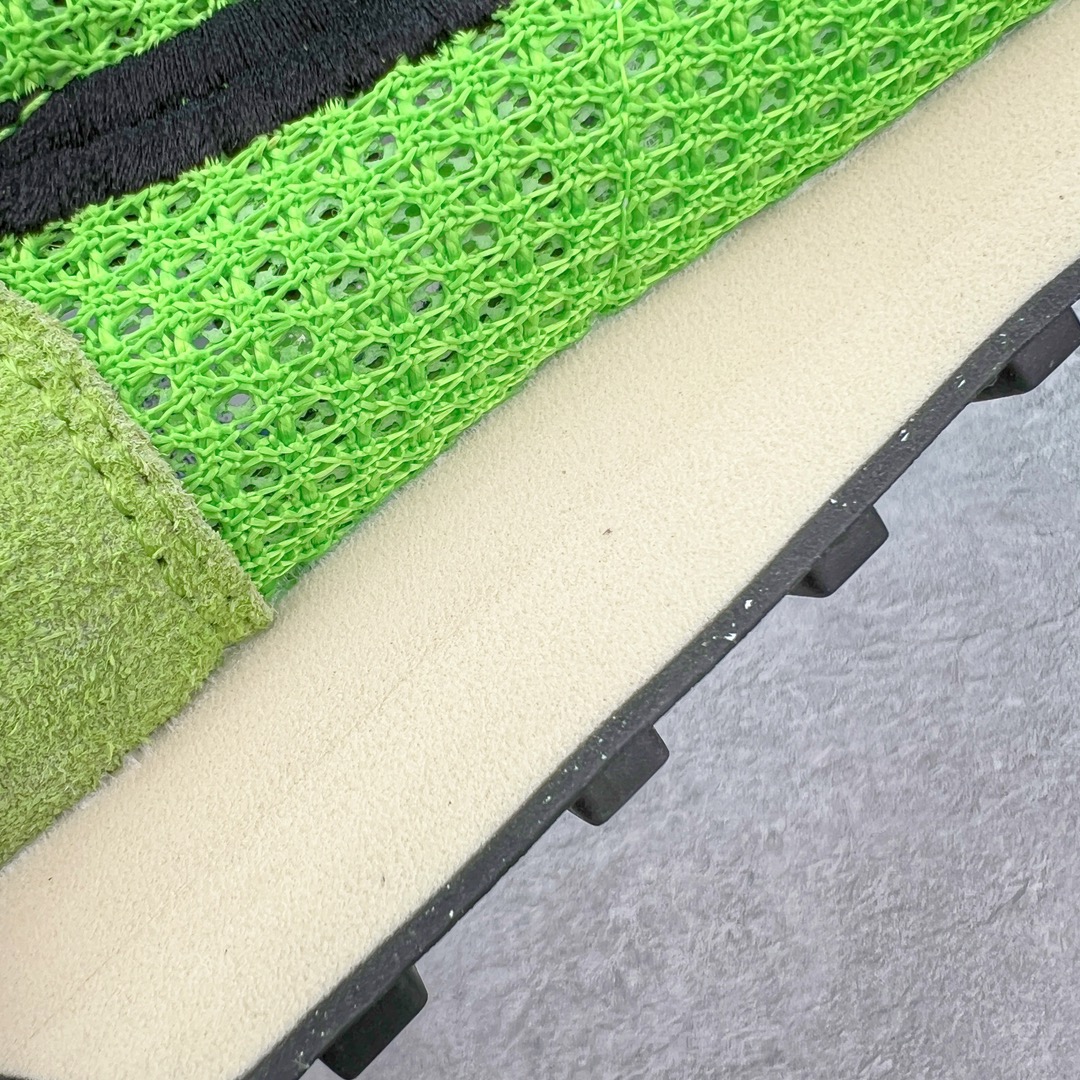 图片[20]-＃KZ纯原 Stussy x NK Roshe Run LD-1000 舒适百搭防滑耐磨低帮休闲跑步鞋男女同款 斯图西联名米蓝色 FQ5369-300 以其中白蓝色款式为例 设计师将白色作为底色 使用蓝色点缀两侧 NK Swoosh 提升视觉层次感的同时还进一步丰富色彩体系 材质方面更是尽显复古气质 全鞋采用大面积网眼面料设计 再在鞋头位置搭配上一大块绒面革 塑造出出色质感以及良好的透气性能 细节上 最醒目的便是两侧精致的Swoosh 点明品牌身份 此外鞋舌上出现的 Stussy 手绘涂鸦字体同样格外亮眼 不仅如此 鞋款后跟上还有 Stussy 字样 Logo 再次点题 彰显出该鞋款特有的联名属性 尺码：36 36.5 37.5 38 38.5 39 40 40.5 41 42 42.5 43 44 44.5 45 46-选品中心