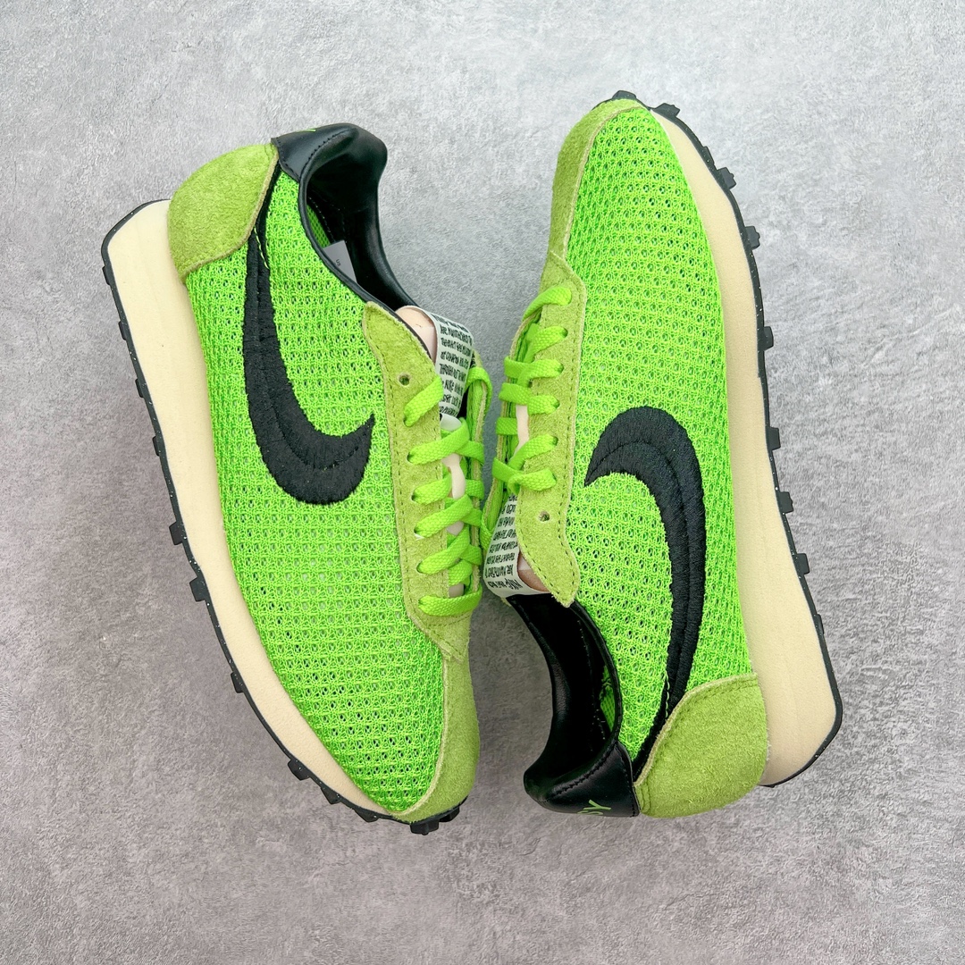 图片[3]-＃KZ纯原 Stussy x NK Roshe Run LD-1000 舒适百搭防滑耐磨低帮休闲跑步鞋男女同款 斯图西联名米蓝色 FQ5369-300 以其中白蓝色款式为例 设计师将白色作为底色 使用蓝色点缀两侧 NK Swoosh 提升视觉层次感的同时还进一步丰富色彩体系 材质方面更是尽显复古气质 全鞋采用大面积网眼面料设计 再在鞋头位置搭配上一大块绒面革 塑造出出色质感以及良好的透气性能 细节上 最醒目的便是两侧精致的Swoosh 点明品牌身份 此外鞋舌上出现的 Stussy 手绘涂鸦字体同样格外亮眼 不仅如此 鞋款后跟上还有 Stussy 字样 Logo 再次点题 彰显出该鞋款特有的联名属性 尺码：36 36.5 37.5 38 38.5 39 40 40.5 41 42 42.5 43 44 44.5 45 46-选品中心