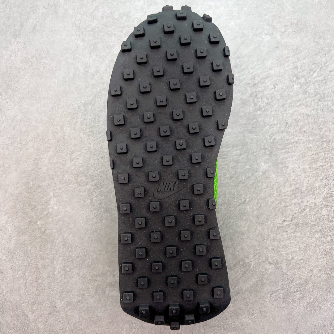 图片[9]-＃KZ纯原 Stussy x NK Roshe Run LD-1000 舒适百搭防滑耐磨低帮休闲跑步鞋男女同款 斯图西联名米蓝色 FQ5369-300 以其中白蓝色款式为例 设计师将白色作为底色 使用蓝色点缀两侧 NK Swoosh 提升视觉层次感的同时还进一步丰富色彩体系 材质方面更是尽显复古气质 全鞋采用大面积网眼面料设计 再在鞋头位置搭配上一大块绒面革 塑造出出色质感以及良好的透气性能 细节上 最醒目的便是两侧精致的Swoosh 点明品牌身份 此外鞋舌上出现的 Stussy 手绘涂鸦字体同样格外亮眼 不仅如此 鞋款后跟上还有 Stussy 字样 Logo 再次点题 彰显出该鞋款特有的联名属性 尺码：36 36.5 37.5 38 38.5 39 40 40.5 41 42 42.5 43 44 44.5 45 46-选品中心