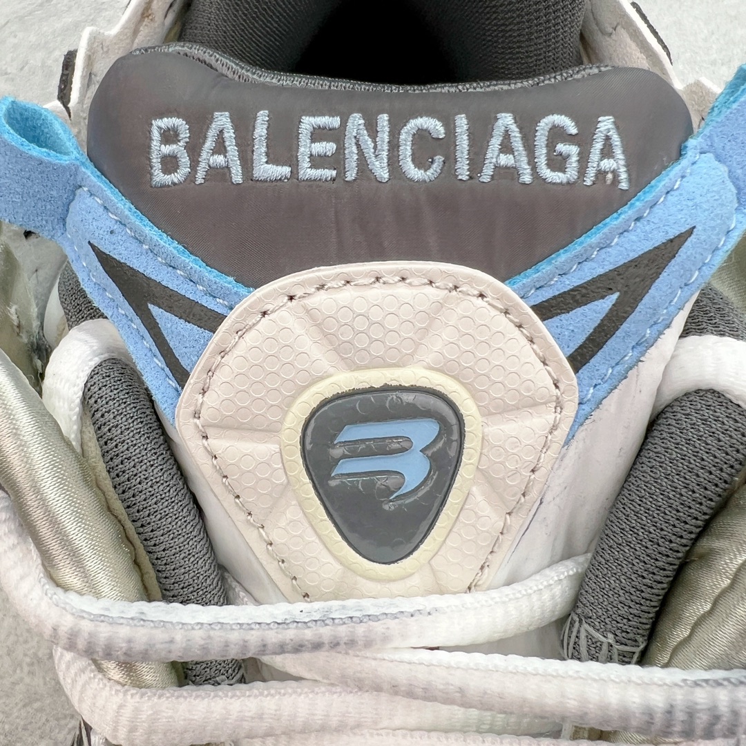 图片[12]-＃纯原 BALENCIAGA Runner Sneaker 巴黎世家七代慢跑系列低帮复古野跑潮流运动鞋老爹鞋 尼龙和网布材质 磨损效果 鞋头边缘印有尺码 背面浮印尺码 外侧印有跑者徽标 鞋舌刺绣 Balenciaga 品牌标识 鞋跟背面 Balenciaga品牌标识 材质采用65%聚氨酯、35%聚酯纤维 全新 Runner 鞋型轮廓借鉴于 2000 年初的复古线条 搭载大网眼面料制成鞋面基础，由粉色、白色尼龍与橡胶质地覆盖鞋面诠释线条感 当中透过几道手缝线与折损痕更是精准的掌握历经时间淬炼的破旧痕迹 延续其手法至鞋领、鞋跟、鞋带、中底等部分均饰有破损及脏污之貌 尤其是鞋领处与鞋带孔眼条更是采用不规则做旧技术将内容物泡棉随机露出 尺码：35 36 37 38 39 40 41 42 43 44 45 46-选品中心