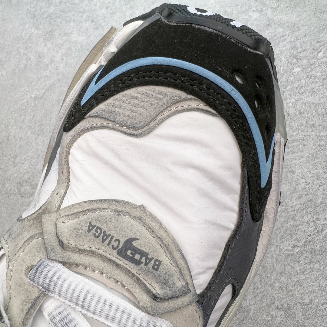 图片[14]-＃纯原 BALENCIAGA Runner Sneaker 巴黎世家七代慢跑系列低帮复古野跑潮流运动鞋老爹鞋 尼龙和网布材质 磨损效果 鞋头边缘印有尺码 背面浮印尺码 外侧印有跑者徽标 鞋舌刺绣 Balenciaga 品牌标识 鞋跟背面 Balenciaga品牌标识 材质采用65%聚氨酯、35%聚酯纤维 全新 Runner 鞋型轮廓借鉴于 2000 年初的复古线条 搭载大网眼面料制成鞋面基础，由粉色、白色尼龍与橡胶质地覆盖鞋面诠释线条感 当中透过几道手缝线与折损痕更是精准的掌握历经时间淬炼的破旧痕迹 延续其手法至鞋领、鞋跟、鞋带、中底等部分均饰有破损及脏污之貌 尤其是鞋领处与鞋带孔眼条更是采用不规则做旧技术将内容物泡棉随机露出 尺码：35 36 37 38 39 40 41 42 43 44 45 46-选品中心