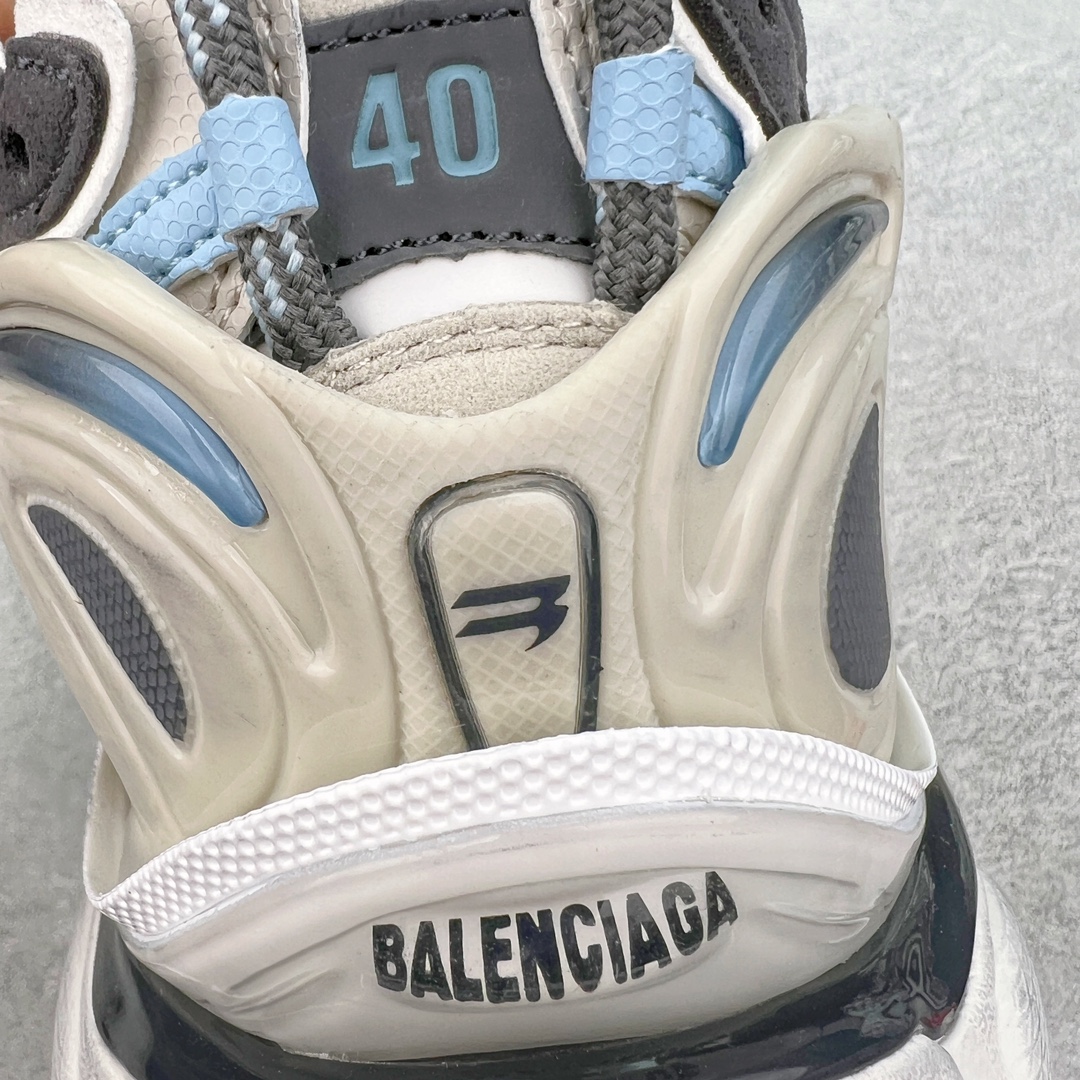 图片[10]-＃纯原 BALENCIAGA Runner Sneaker 巴黎世家七代慢跑系列低帮复古野跑潮流运动鞋老爹鞋 尼龙和网布材质 磨损效果 鞋头边缘印有尺码 背面浮印尺码 外侧印有跑者徽标 鞋舌刺绣 Balenciaga 品牌标识 鞋跟背面 Balenciaga品牌标识 材质采用65%聚氨酯、35%聚酯纤维 全新 Runner 鞋型轮廓借鉴于 2000 年初的复古线条 搭载大网眼面料制成鞋面基础，由粉色、白色尼龍与橡胶质地覆盖鞋面诠释线条感 当中透过几道手缝线与折损痕更是精准的掌握历经时间淬炼的破旧痕迹 延续其手法至鞋领、鞋跟、鞋带、中底等部分均饰有破损及脏污之貌 尤其是鞋领处与鞋带孔眼条更是采用不规则做旧技术将内容物泡棉随机露出 尺码：35 36 37 38 39 40 41 42 43 44 45 46-选品中心