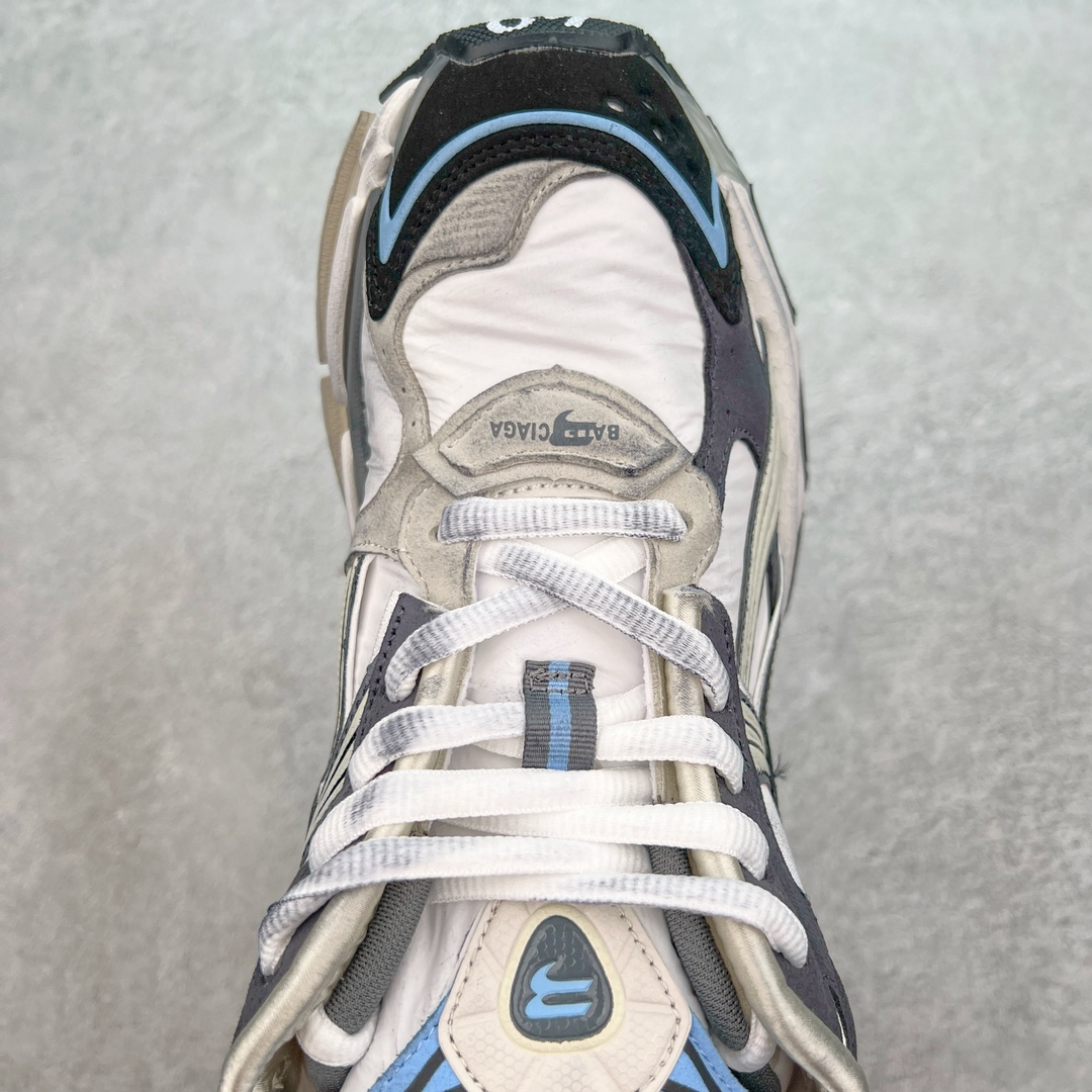 图片[4]-＃纯原 BALENCIAGA Runner Sneaker 巴黎世家七代慢跑系列低帮复古野跑潮流运动鞋老爹鞋 尼龙和网布材质 磨损效果 鞋头边缘印有尺码 背面浮印尺码 外侧印有跑者徽标 鞋舌刺绣 Balenciaga 品牌标识 鞋跟背面 Balenciaga品牌标识 材质采用65%聚氨酯、35%聚酯纤维 全新 Runner 鞋型轮廓借鉴于 2000 年初的复古线条 搭载大网眼面料制成鞋面基础，由粉色、白色尼龍与橡胶质地覆盖鞋面诠释线条感 当中透过几道手缝线与折损痕更是精准的掌握历经时间淬炼的破旧痕迹 延续其手法至鞋领、鞋跟、鞋带、中底等部分均饰有破损及脏污之貌 尤其是鞋领处与鞋带孔眼条更是采用不规则做旧技术将内容物泡棉随机露出 尺码：35 36 37 38 39 40 41 42 43 44 45 46-选品中心