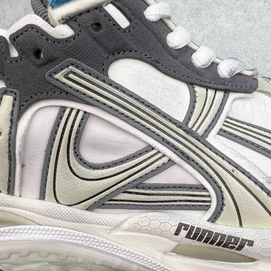 图片[13]-＃纯原 BALENCIAGA Runner Sneaker 巴黎世家七代慢跑系列低帮复古野跑潮流运动鞋老爹鞋 尼龙和网布材质 磨损效果 鞋头边缘印有尺码 背面浮印尺码 外侧印有跑者徽标 鞋舌刺绣 Balenciaga 品牌标识 鞋跟背面 Balenciaga品牌标识 材质采用65%聚氨酯、35%聚酯纤维 全新 Runner 鞋型轮廓借鉴于 2000 年初的复古线条 搭载大网眼面料制成鞋面基础，由粉色、白色尼龍与橡胶质地覆盖鞋面诠释线条感 当中透过几道手缝线与折损痕更是精准的掌握历经时间淬炼的破旧痕迹 延续其手法至鞋领、鞋跟、鞋带、中底等部分均饰有破损及脏污之貌 尤其是鞋领处与鞋带孔眼条更是采用不规则做旧技术将内容物泡棉随机露出 尺码：35 36 37 38 39 40 41 42 43 44 45 46-选品中心