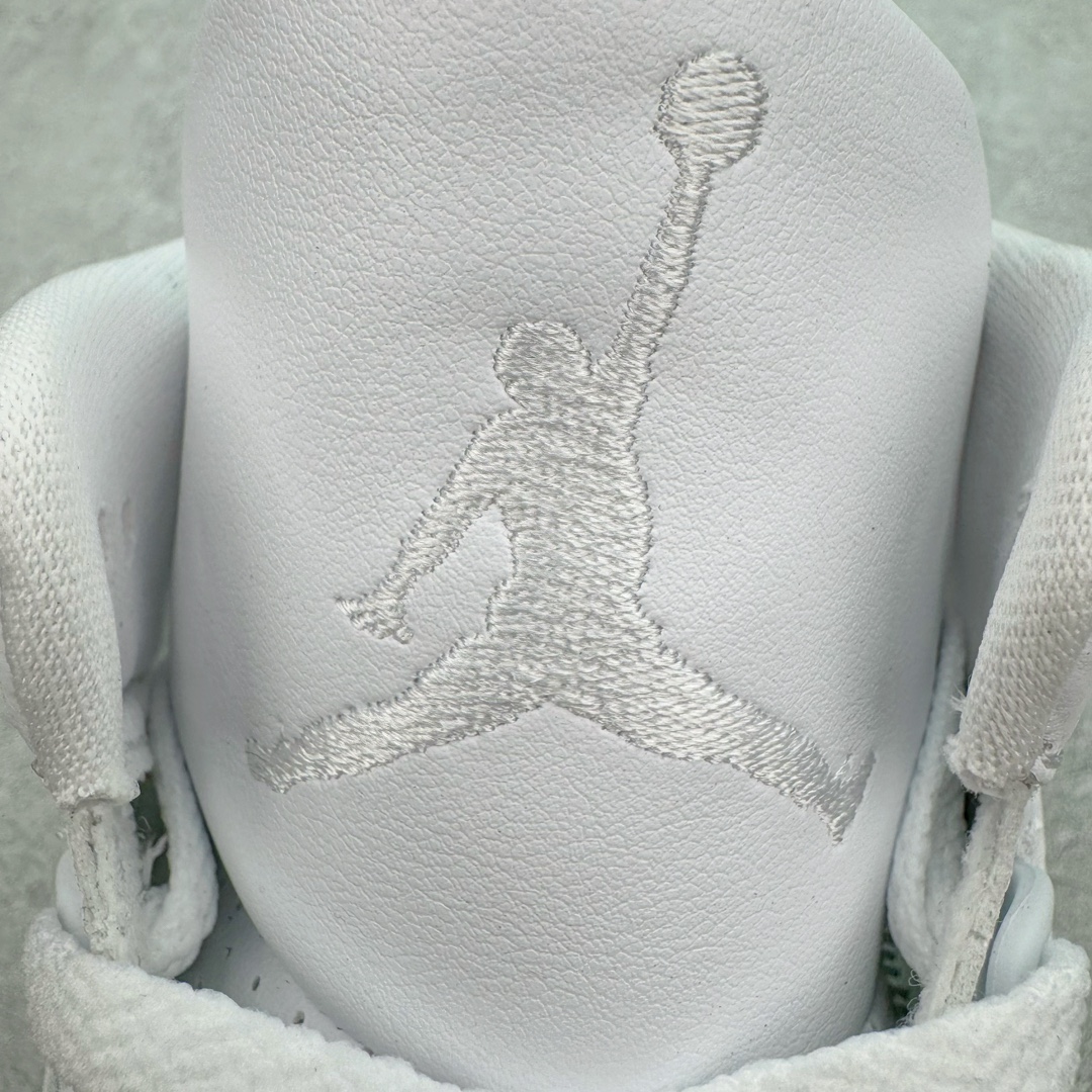 图片[13]-＃QD纯原 Fragment Design x Air Jordan AJ3 Retro 藤原浩闪电联名 DA3595-100 圈内最强三代系列 匠心打造 开发时长超过半年 目前可过各类鉴定或无法鉴定 裸鞋随便操作 全套原纸板楦头开发 原厂大底磨具加持立体防滑纹理 原装可视Air Sole气垫 原汁原味最完美的三代版型 唯一正确鞋头趴度弧度高度鞋身腰线 原厂TPU彩虹扎染后跟饰片 正确内里反口里网布 皮料菱角分明不变形无多余毛边 广东原厂zp同批次手工大底描漆拉丝 市场唯一原厂鞋扣模具 原厂织唛标 原厂飞人电绣工艺 尾指中部跳三针 独家绑鞋带手法 印刷中底布 四线拉帮 米色美纹纸贴合固定 进口港宝加持 后跟自然饱满 全鞋荧光划线卡点 追求极致完美 每一双都是工艺品 多重QC质检 超越公司货的品控标准 实实在在的免检产品 尺码：40.5 41 42 42.5 43 44 44.5 45 45.5 46 47.5 48.5-选品中心
