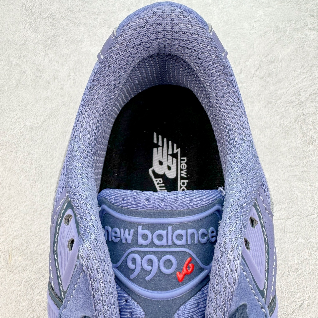 图片[13]-＃K版纯原 New Balance U990PP6 新百伦NB990V6 紫色 这是一双极具现代感设计的复古跑鞋 990v6 鞋面大部分面积依旧采用麂皮和织物材质覆盖 从各种细节上看也还是有点 990v5 的影子 但相比 990v5 990v6 鞋面各种材质的拼接会更加复杂 这次 990v6 最大的改变相信大家应该也发现了 就是看上去貌似比 990v4 和 990v5 两代鞋款加起来还要厚的鞋底 其实这是 New Balance 首次采用的三重缓震组合鞋底 除了之前就有的 ABZORB 缓震科技和 ENCAP 中底 这次新加入了 FuelCell 缓震科技 看来舒适度和增高度 都要更上一层楼呀 990v6 的侧标 Logo 设计少见地没有印在绒面皮革上 而是置于网眼面料以及横跨鞋身的皮革织带之上 同时鞋舌上的标签设计并没有延用此前 990v4 和 990v5 采用的样式设计 而是采用了一种新的类似于三角徽章的设计 所以对于鞋款上的更新变化 既有延续经典的设计 也有创新性的改变 尺码：36 37 37.5 38 38.5 39 40 40.5 41.5 42 42.5 43 44 44.5 45-选品中心