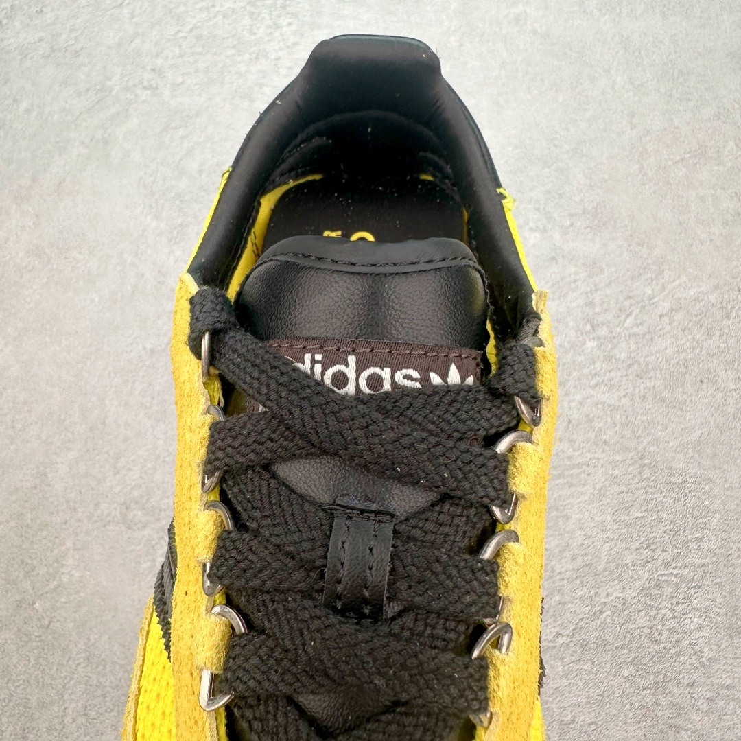图片[5]-Wales Bonner X adidas Originals SL76 联名黄色 IH9906 Wales Bonner 与 adidas Originals 的联乘系列再次掀起时尚热潮，而其中的 SL76 鞋款更是成为了焦点。相比无鞋盖的Samba，SL76更能俘获我的青睐 这款鞋不仅是对1972年慕尼黑奥运会上经典跑鞋SL72的致敬，更是将怀旧风情与现代设计完美融合。修长的鞋型、针织网层鞋身与绒面板料的交汇，都展现了其精湛的工艺与独特品味。皮革材质的标志三条杠点缀与中底一抹白色腰线，更是为其增添了几分复古奢华的气息。D形环扣的巧妙设计，为鞋带增添了趣味性，同时也提升了鞋款的实用性。鞋底采用EVA材质，不仅增加了鞋款的高度，还提供了更好的缓震性能。齿纹橡胶外底则保证了鞋款的抓地力和耐磨性，让穿着者在运动时更加稳定、安全。尺码：36 36.5 37.5 38 38.5 39 40 40.5 41 42 42.5 43 44 44.5 45-选品中心