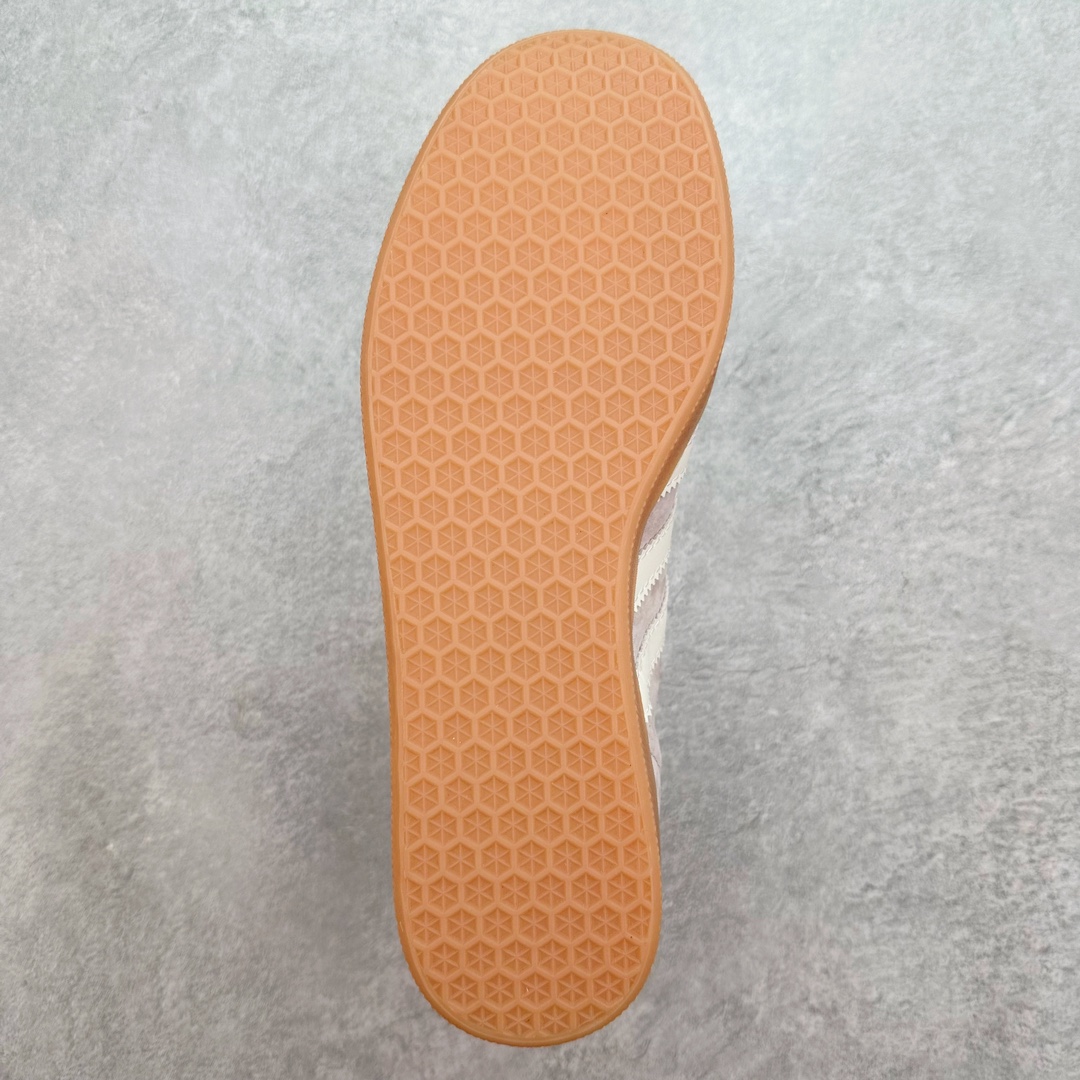 图片[9]-AD Gazelle Indoor Trainers 羚羊内训系列低帮复古百搭休闲运动德训风板鞋 ID1105 90年代经典的复刻版！自60年代以足球训练鞋面世以来,Gazelle就以其经典设计席卷全球。1991年版本的复刻,再造经典Gazelle。采用皮革打造,搭配浊色细节,让这款经典更加简约。尺码：36 36⅔ 37⅓ 38 38⅔ 39⅓ 40 40⅔ 41⅓ 42 42⅔ 43⅓ 44 45-选品中心