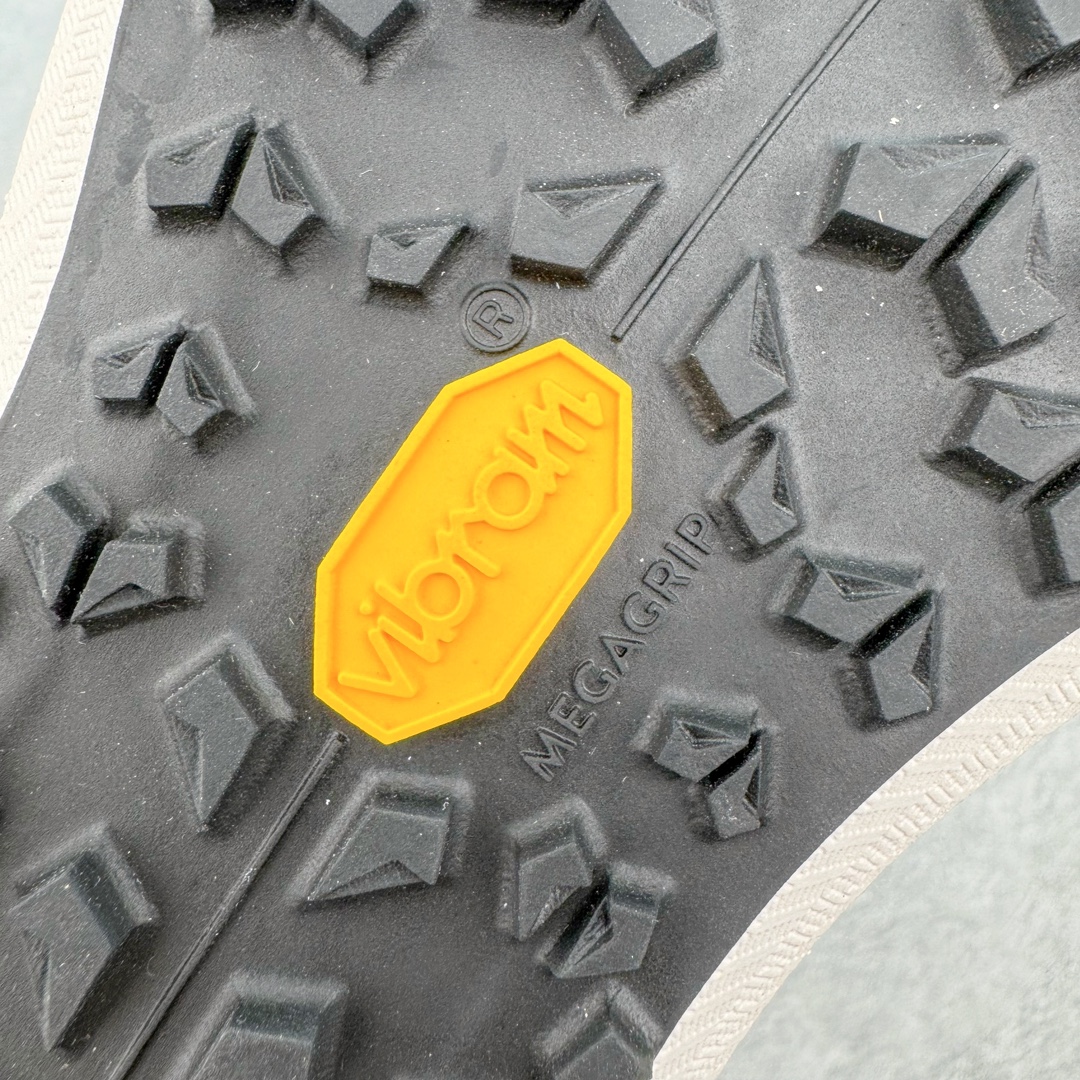 图片[13]-＃TZD特供 Arcteryx Sylan Pro 始祖鸟系列长距离越野登山徒步户外防水多功能运动跑鞋 台州原厂独家原底面配置 全套原厂生产指令加持 原厂特供Vibram外底 防水弹力尼龙布 外层热压TPU鞋面 随意纵横 内外盒标包装纸鞋带配件均同步公司 完美拉帮中底带钢印 仅服务市场百分之五高端客户 公司一样的东西 放心开冲 外贸 零售 裸鞋 渠道货 随意操作 承诺半个月内开胶直接换新 尺码同步官方：39.5 40 40.5 41 42 42.5 43 44 44.5 45-选品中心