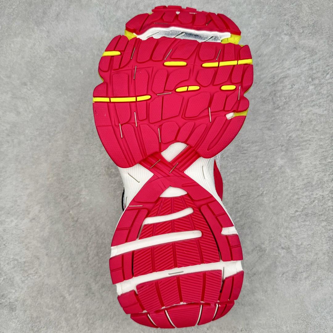 图片[9]-＃纯原 BALENCIAGA Stapler Sneakers 巴黎世家订书机鞋网布系带低帮走秀复古老爹鞋 圈内最强巴黎 尺码大小一比一还原Zp 区别其他工厂缩小两个号码 全套原纸板楦头开发 最原汁原味的灵魂版型 全鞋荧光划线卡点 胶水把控整洁度追求极致完美 每一双都是工艺品 多重QC质检 超越公司货的品控标准 实实在在的免检产品 原盒原配 正确字体电绣 粗细、位置、大小正确 侧边TPU 透气孔匹配意产原版 正确分离大底 TPU软底 原版一致大底LOGO 立体感十足 原厂皮料水洗做旧 采购原厂网纱 不含皮革 网布材料和聚氨酯 磨损效果 展现品牌对于新潮事物的热情 这款鞋子拥有巨大尺寸和醒目设计 符合当下”老爹鞋”的趋势 鞋子采用银灰配色 营造出低调而不失华丽的效果 10XL的尺码使它成为市场中最显眼的存在 适合追求个性化的人群 Balenciaga始终站在时尚前沿 此次发布的产品再次体现了他们的创新能力 偏大两码 尺码：35 36 37 38 39 40 41 42 43 44 45 46-选品中心