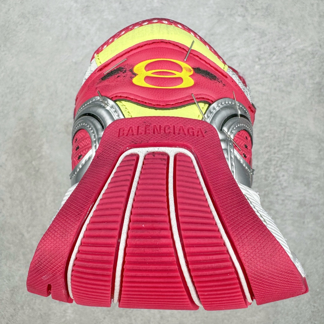 图片[8]-＃纯原 BALENCIAGA Stapler Sneakers 巴黎世家订书机鞋网布系带低帮走秀复古老爹鞋 圈内最强巴黎 尺码大小一比一还原Zp 区别其他工厂缩小两个号码 全套原纸板楦头开发 最原汁原味的灵魂版型 全鞋荧光划线卡点 胶水把控整洁度追求极致完美 每一双都是工艺品 多重QC质检 超越公司货的品控标准 实实在在的免检产品 原盒原配 正确字体电绣 粗细、位置、大小正确 侧边TPU 透气孔匹配意产原版 正确分离大底 TPU软底 原版一致大底LOGO 立体感十足 原厂皮料水洗做旧 采购原厂网纱 不含皮革 网布材料和聚氨酯 磨损效果 展现品牌对于新潮事物的热情 这款鞋子拥有巨大尺寸和醒目设计 符合当下”老爹鞋”的趋势 鞋子采用银灰配色 营造出低调而不失华丽的效果 10XL的尺码使它成为市场中最显眼的存在 适合追求个性化的人群 Balenciaga始终站在时尚前沿 此次发布的产品再次体现了他们的创新能力 偏大两码 尺码：35 36 37 38 39 40 41 42 43 44 45 46-选品中心