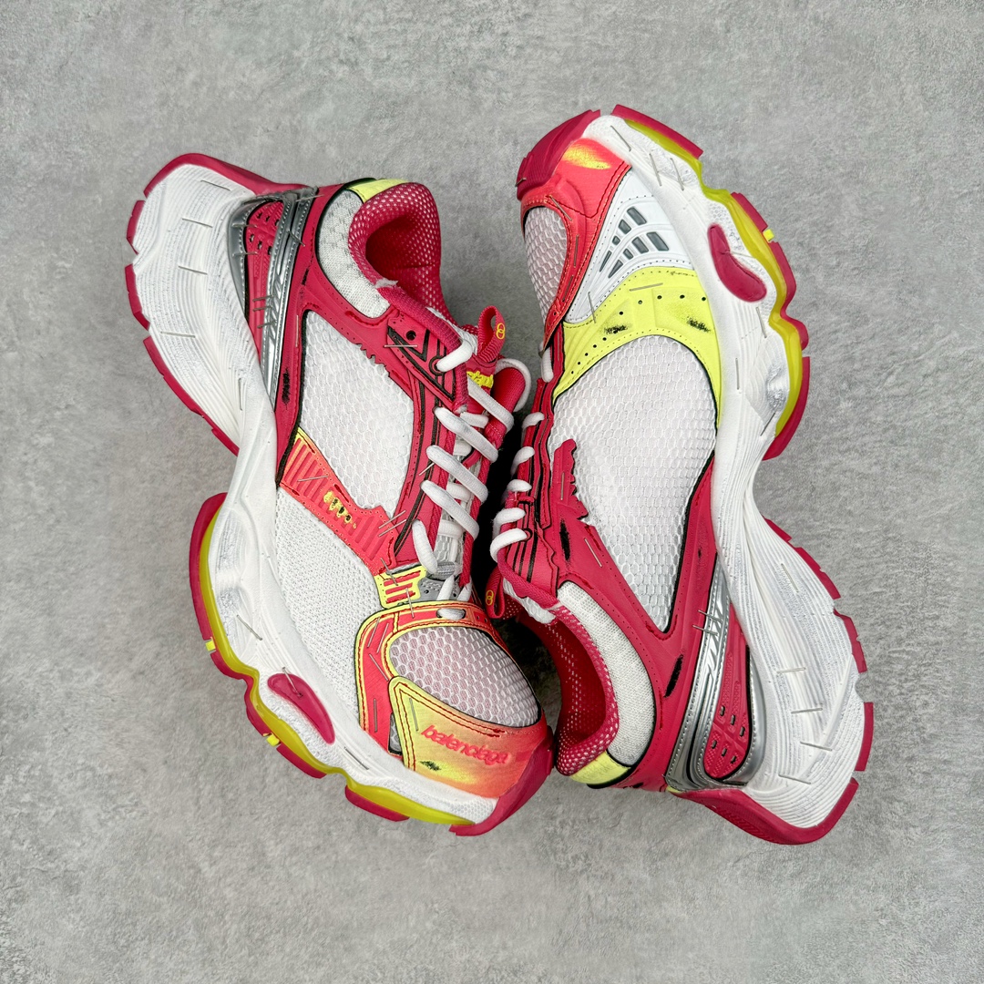 图片[3]-＃纯原 BALENCIAGA Stapler Sneakers 巴黎世家订书机鞋网布系带低帮走秀复古老爹鞋 圈内最强巴黎 尺码大小一比一还原Zp 区别其他工厂缩小两个号码 全套原纸板楦头开发 最原汁原味的灵魂版型 全鞋荧光划线卡点 胶水把控整洁度追求极致完美 每一双都是工艺品 多重QC质检 超越公司货的品控标准 实实在在的免检产品 原盒原配 正确字体电绣 粗细、位置、大小正确 侧边TPU 透气孔匹配意产原版 正确分离大底 TPU软底 原版一致大底LOGO 立体感十足 原厂皮料水洗做旧 采购原厂网纱 不含皮革 网布材料和聚氨酯 磨损效果 展现品牌对于新潮事物的热情 这款鞋子拥有巨大尺寸和醒目设计 符合当下”老爹鞋”的趋势 鞋子采用银灰配色 营造出低调而不失华丽的效果 10XL的尺码使它成为市场中最显眼的存在 适合追求个性化的人群 Balenciaga始终站在时尚前沿 此次发布的产品再次体现了他们的创新能力 偏大两码 尺码：35 36 37 38 39 40 41 42 43 44 45 46-选品中心