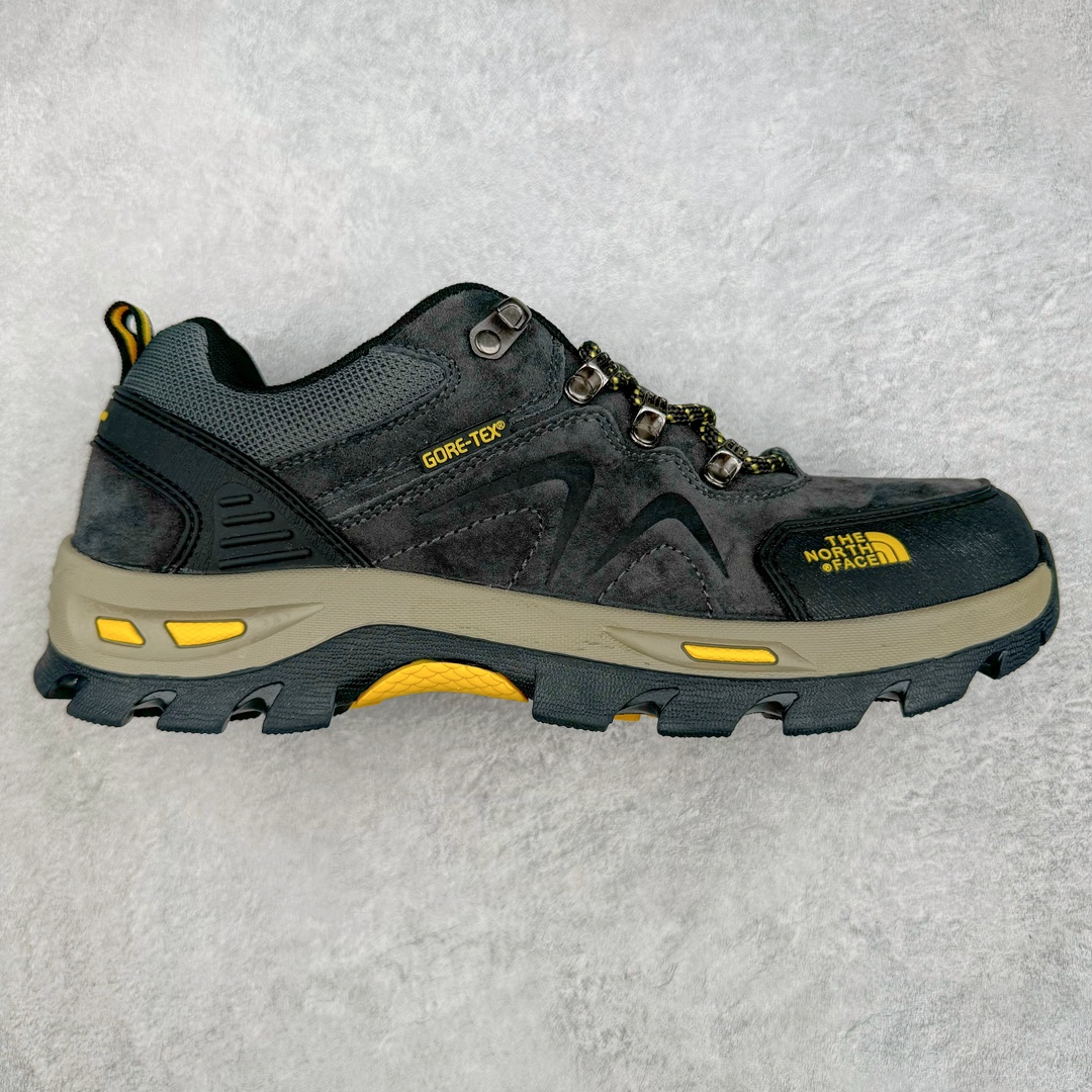 The North Face 北面 乐斯菲斯户外运动休闲登山鞋越野徒步鞋 广东大厂品质 面料采用进口磨砂牛皮 鞋底采用Vibram黄金大底 专门为鞋底设计的橡胶以出色的耐磨性 良好的防滑性或得不少户外运动爱好者的喜欢 专业户外登山品牌（北面）The North Face自1966年创立，由两位热爱登山徒步的年轻登山者于美西旧金山开创，不断透过研发与创新，并且将最先进的技术结合在服装与鞋款设计，生产多种外型帅气且专业能力非常强的户外运动装备而备受欢迎。尺码：39 40 41 42 43 44 （皮鞋码）-选品中心