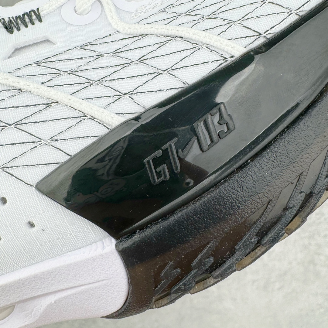 图片[16]-＃灭世/Max Nk Air Zoom G.T.Cut 3 EP 实战系列篮球鞋 黑白 DV2918-102 全新GT Cut 3.0 全掌搭载了 ZoomX 泡棉 使得整双鞋在缓震表现上可谓相当优秀 拥有着顶级科技配置的同时 颜值设计也非常可观 整体鞋型仍然保留了前低后高的设计 G.T. Cut 传统的突进极速突破的感觉 鞋头麂皮材质和 NK Flywire 飞线工艺 相对来说包裹感更好了 必备的TPU 支撑片 两侧 Swoosh 的透气孔设计 起到散热透气的作用 鞋舌采用类似跑鞋的半开叉式设计 搭配鞋带既可以提升包裹感 又降低了运动中鞋舌乱跑的可能性 鞋子内里填充相当厚实 避免掉跟 尺码：39 40 40.5 41 42 42.5 43 44 44.5 45 46-选品中心