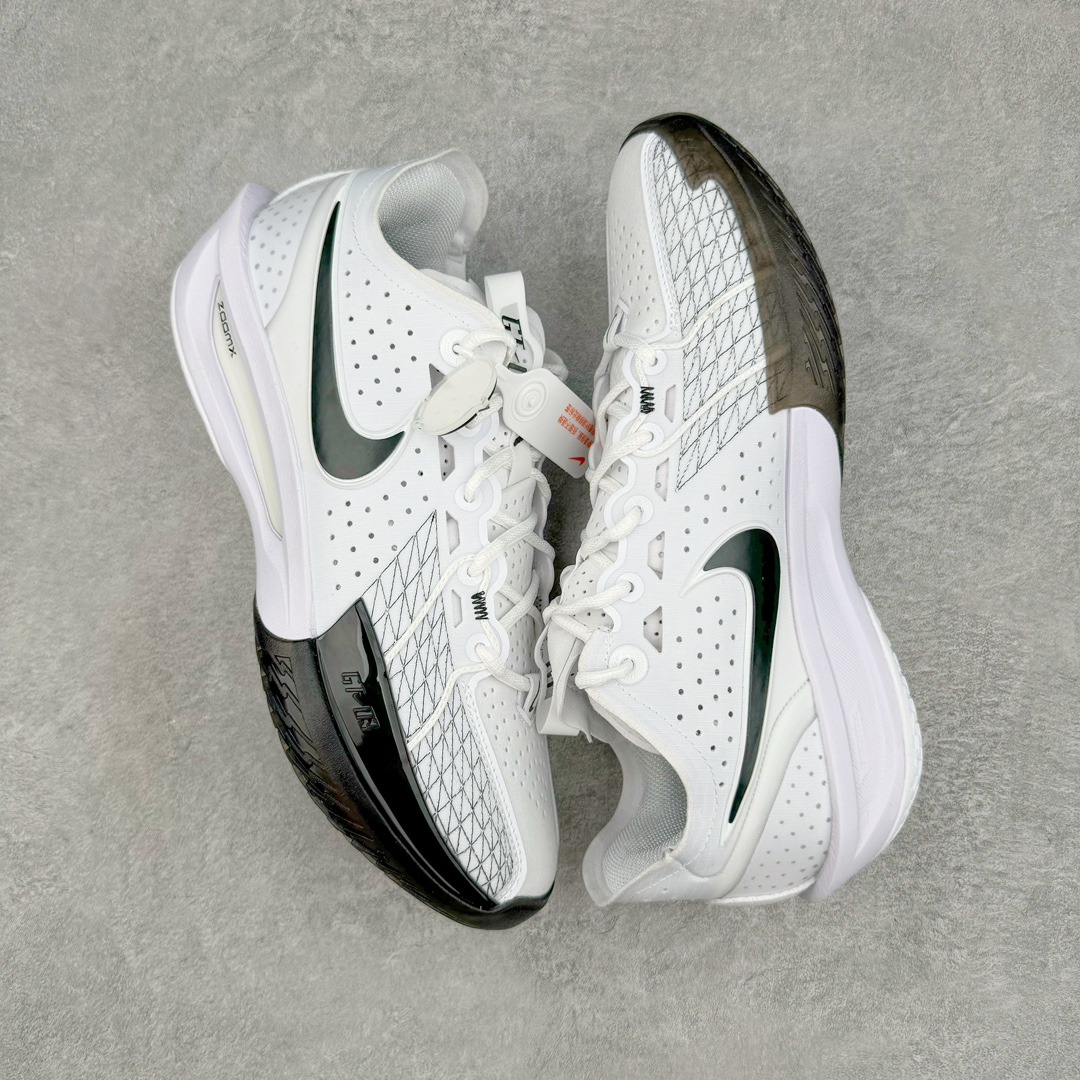 图片[3]-＃灭世/Max Nk Air Zoom G.T.Cut 3 EP 实战系列篮球鞋 黑白 DV2918-102 全新GT Cut 3.0 全掌搭载了 ZoomX 泡棉 使得整双鞋在缓震表现上可谓相当优秀 拥有着顶级科技配置的同时 颜值设计也非常可观 整体鞋型仍然保留了前低后高的设计 G.T. Cut 传统的突进极速突破的感觉 鞋头麂皮材质和 NK Flywire 飞线工艺 相对来说包裹感更好了 必备的TPU 支撑片 两侧 Swoosh 的透气孔设计 起到散热透气的作用 鞋舌采用类似跑鞋的半开叉式设计 搭配鞋带既可以提升包裹感 又降低了运动中鞋舌乱跑的可能性 鞋子内里填充相当厚实 避免掉跟 尺码：39 40 40.5 41 42 42.5 43 44 44.5 45 46-选品中心