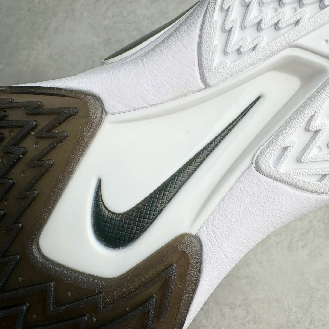 图片[18]-＃灭世/Max Nk Air Zoom G.T.Cut 3 EP 实战系列篮球鞋 黑白 DV2918-102 全新GT Cut 3.0 全掌搭载了 ZoomX 泡棉 使得整双鞋在缓震表现上可谓相当优秀 拥有着顶级科技配置的同时 颜值设计也非常可观 整体鞋型仍然保留了前低后高的设计 G.T. Cut 传统的突进极速突破的感觉 鞋头麂皮材质和 NK Flywire 飞线工艺 相对来说包裹感更好了 必备的TPU 支撑片 两侧 Swoosh 的透气孔设计 起到散热透气的作用 鞋舌采用类似跑鞋的半开叉式设计 搭配鞋带既可以提升包裹感 又降低了运动中鞋舌乱跑的可能性 鞋子内里填充相当厚实 避免掉跟 尺码：39 40 40.5 41 42 42.5 43 44 44.5 45 46-选品中心