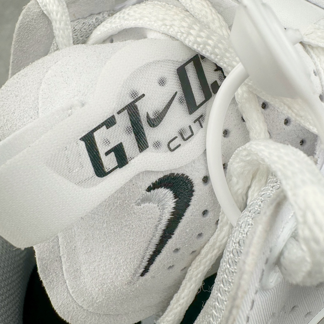 图片[13]-＃灭世/Max Nk Air Zoom G.T.Cut 3 EP 实战系列篮球鞋 黑白 DV2918-102 全新GT Cut 3.0 全掌搭载了 ZoomX 泡棉 使得整双鞋在缓震表现上可谓相当优秀 拥有着顶级科技配置的同时 颜值设计也非常可观 整体鞋型仍然保留了前低后高的设计 G.T. Cut 传统的突进极速突破的感觉 鞋头麂皮材质和 NK Flywire 飞线工艺 相对来说包裹感更好了 必备的TPU 支撑片 两侧 Swoosh 的透气孔设计 起到散热透气的作用 鞋舌采用类似跑鞋的半开叉式设计 搭配鞋带既可以提升包裹感 又降低了运动中鞋舌乱跑的可能性 鞋子内里填充相当厚实 避免掉跟 尺码：39 40 40.5 41 42 42.5 43 44 44.5 45 46-选品中心