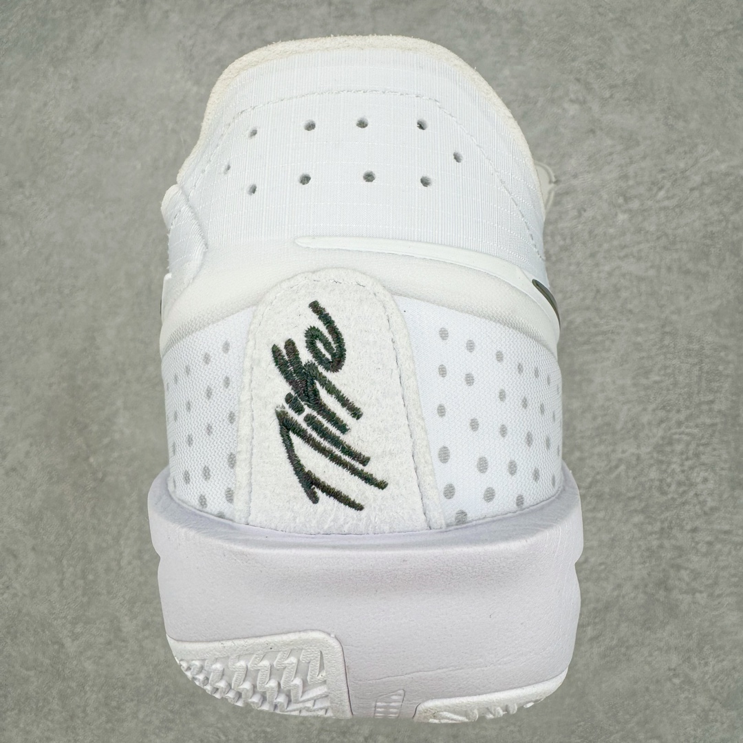 图片[8]-＃灭世/Max Nk Air Zoom G.T.Cut 3 EP 实战系列篮球鞋 黑白 DV2918-102 全新GT Cut 3.0 全掌搭载了 ZoomX 泡棉 使得整双鞋在缓震表现上可谓相当优秀 拥有着顶级科技配置的同时 颜值设计也非常可观 整体鞋型仍然保留了前低后高的设计 G.T. Cut 传统的突进极速突破的感觉 鞋头麂皮材质和 NK Flywire 飞线工艺 相对来说包裹感更好了 必备的TPU 支撑片 两侧 Swoosh 的透气孔设计 起到散热透气的作用 鞋舌采用类似跑鞋的半开叉式设计 搭配鞋带既可以提升包裹感 又降低了运动中鞋舌乱跑的可能性 鞋子内里填充相当厚实 避免掉跟 尺码：39 40 40.5 41 42 42.5 43 44 44.5 45 46-选品中心