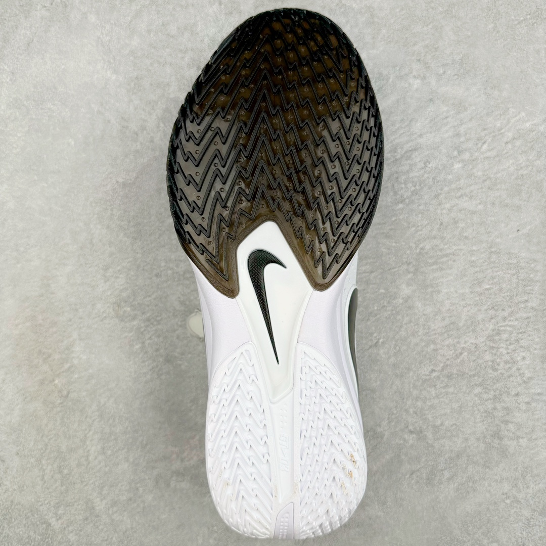 图片[9]-＃灭世/Max Nk Air Zoom G.T.Cut 3 EP 实战系列篮球鞋 黑白 DV2918-102 全新GT Cut 3.0 全掌搭载了 ZoomX 泡棉 使得整双鞋在缓震表现上可谓相当优秀 拥有着顶级科技配置的同时 颜值设计也非常可观 整体鞋型仍然保留了前低后高的设计 G.T. Cut 传统的突进极速突破的感觉 鞋头麂皮材质和 NK Flywire 飞线工艺 相对来说包裹感更好了 必备的TPU 支撑片 两侧 Swoosh 的透气孔设计 起到散热透气的作用 鞋舌采用类似跑鞋的半开叉式设计 搭配鞋带既可以提升包裹感 又降低了运动中鞋舌乱跑的可能性 鞋子内里填充相当厚实 避免掉跟 尺码：39 40 40.5 41 42 42.5 43 44 44.5 45 46-选品中心