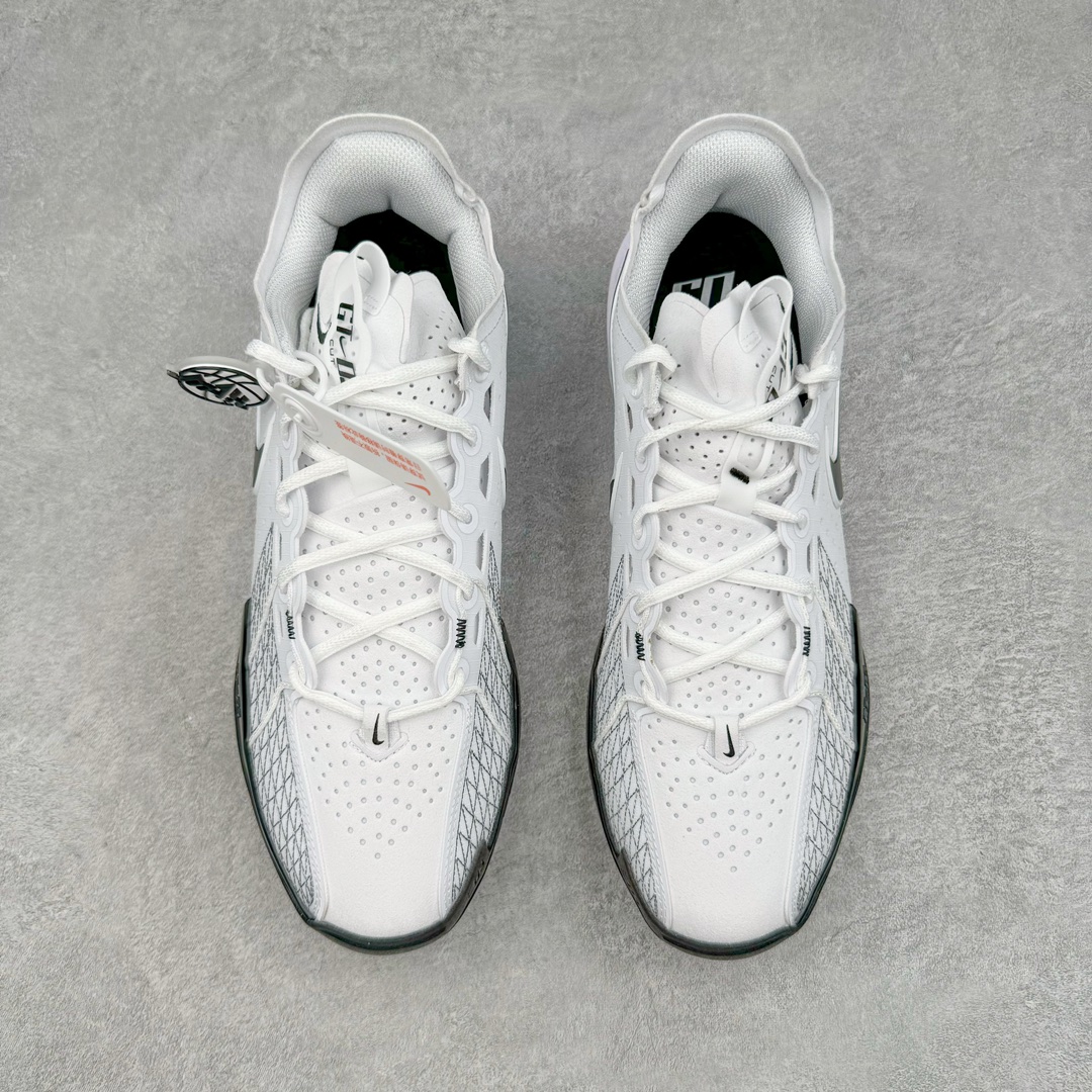 图片[2]-＃灭世/Max Nk Air Zoom G.T.Cut 3 EP 实战系列篮球鞋 黑白 DV2918-102 全新GT Cut 3.0 全掌搭载了 ZoomX 泡棉 使得整双鞋在缓震表现上可谓相当优秀 拥有着顶级科技配置的同时 颜值设计也非常可观 整体鞋型仍然保留了前低后高的设计 G.T. Cut 传统的突进极速突破的感觉 鞋头麂皮材质和 NK Flywire 飞线工艺 相对来说包裹感更好了 必备的TPU 支撑片 两侧 Swoosh 的透气孔设计 起到散热透气的作用 鞋舌采用类似跑鞋的半开叉式设计 搭配鞋带既可以提升包裹感 又降低了运动中鞋舌乱跑的可能性 鞋子内里填充相当厚实 避免掉跟 尺码：39 40 40.5 41 42 42.5 43 44 44.5 45 46-选品中心