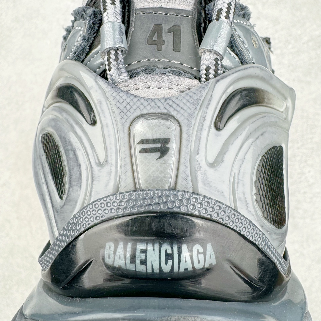 图片[10]-＃纯原 BALENCIAGA Runner Sneaker 巴黎世家七代慢跑系列低帮复古野跑潮流运动鞋老爹鞋 尼龙和网布材质 磨损效果 鞋头边缘印有尺码 背面浮印尺码 外侧印有跑者徽标 鞋舌刺绣 Balenciaga 品牌标识 鞋跟背面 Balenciaga品牌标识 材质采用65%聚氨酯、35%聚酯纤维 全新 Runner 鞋型轮廓借鉴于 2000 年初的复古线条 搭载大网眼面料制成鞋面基础，由粉色、白色尼龍与橡胶质地覆盖鞋面诠释线条感 当中透过几道手缝线与折损痕更是精准的掌握历经时间淬炼的破旧痕迹 延续其手法至鞋领、鞋跟、鞋带、中底等部分均饰有破损及脏污之貌 尤其是鞋领处与鞋带孔眼条更是采用不规则做旧技术将内容物泡棉随机露出 尺码：35 36 37 38 39 40 41 42 43 44 45 46-选品中心