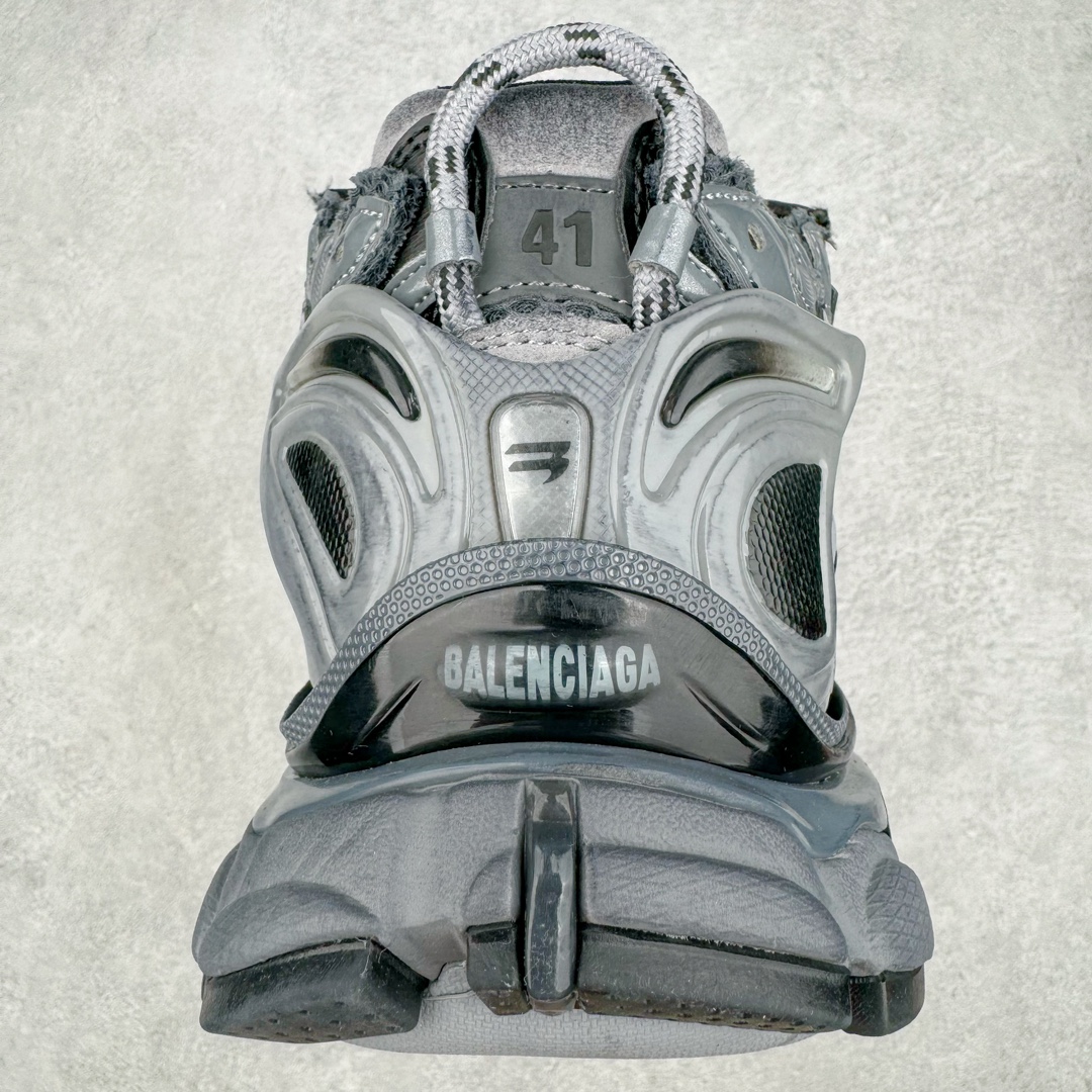 图片[8]-＃纯原 BALENCIAGA Runner Sneaker 巴黎世家七代慢跑系列低帮复古野跑潮流运动鞋老爹鞋 尼龙和网布材质 磨损效果 鞋头边缘印有尺码 背面浮印尺码 外侧印有跑者徽标 鞋舌刺绣 Balenciaga 品牌标识 鞋跟背面 Balenciaga品牌标识 材质采用65%聚氨酯、35%聚酯纤维 全新 Runner 鞋型轮廓借鉴于 2000 年初的复古线条 搭载大网眼面料制成鞋面基础，由粉色、白色尼龍与橡胶质地覆盖鞋面诠释线条感 当中透过几道手缝线与折损痕更是精准的掌握历经时间淬炼的破旧痕迹 延续其手法至鞋领、鞋跟、鞋带、中底等部分均饰有破损及脏污之貌 尤其是鞋领处与鞋带孔眼条更是采用不规则做旧技术将内容物泡棉随机露出 尺码：35 36 37 38 39 40 41 42 43 44 45 46-选品中心