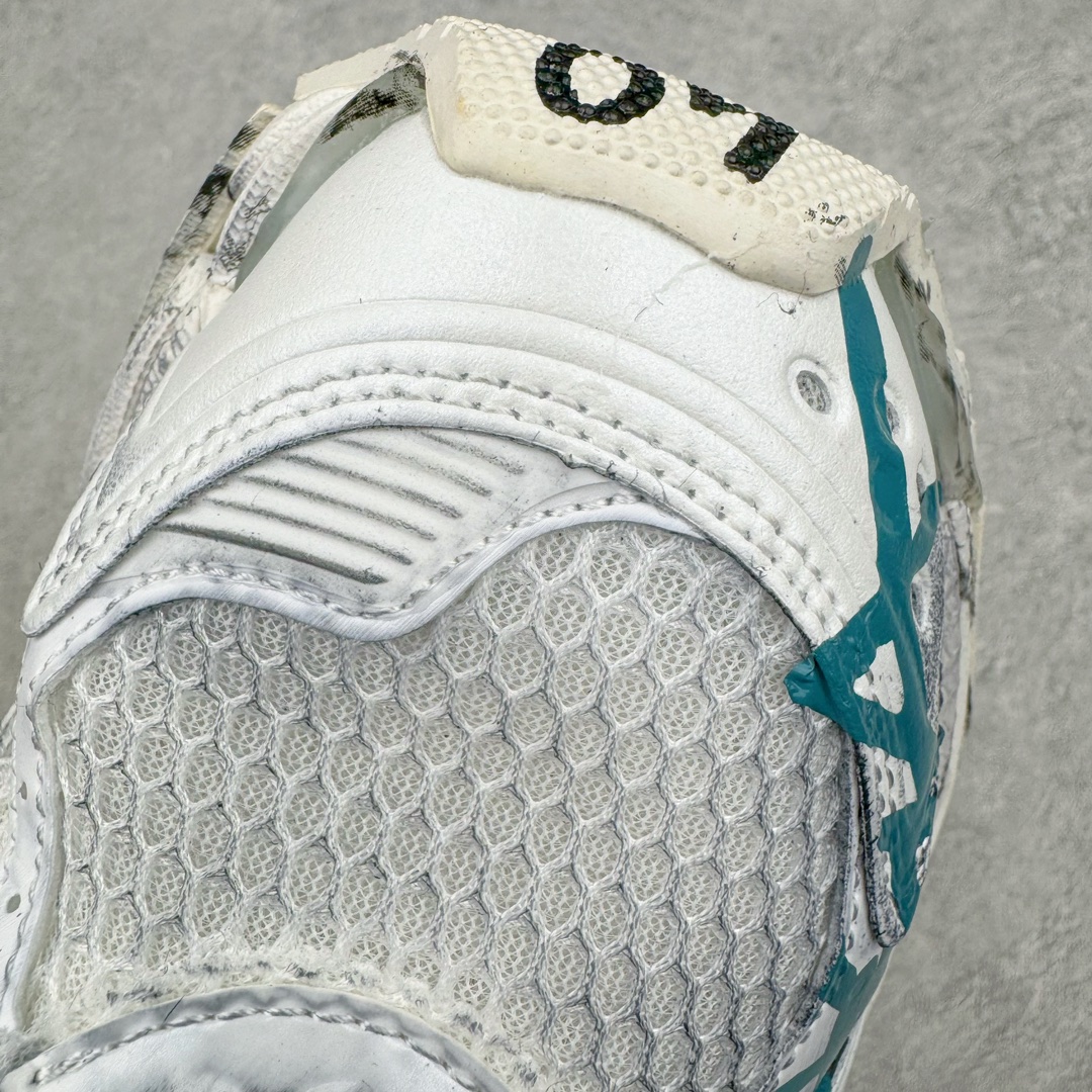 图片[14]-＃VG零售版 BALENCIAGA Runner Sneaker 巴黎世家七代慢跑系列低帮复古野跑潮流运动鞋老爹鞋 尼龙和网布材质 磨损效果 鞋头边缘印有尺码 背面浮印尺码 外侧印有跑者徽标 鞋舌刺绣 Balenciaga 品牌标识 鞋跟背面 Balenciaga品牌标识 材质采用65%聚氨酯、35%聚酯纤维 全新 Runner 鞋型轮廓借鉴于 2000 年初的复古线条 搭载大网眼面料制成鞋面基础，由粉色、白色尼龍与橡胶质地覆盖鞋面诠释线条感 当中透过几道手缝线与折损痕更是精准的掌握历经时间淬炼的破旧痕迹 延续其手法至鞋领、鞋跟、鞋带、中底等部分均饰有破损及脏污之貌 尤其是鞋领处与鞋带孔眼条更是采用不规则做旧技术将内容物泡棉随机露出 尺码：35 36 37 38 39 40 41 42 43 44 45 46-选品中心