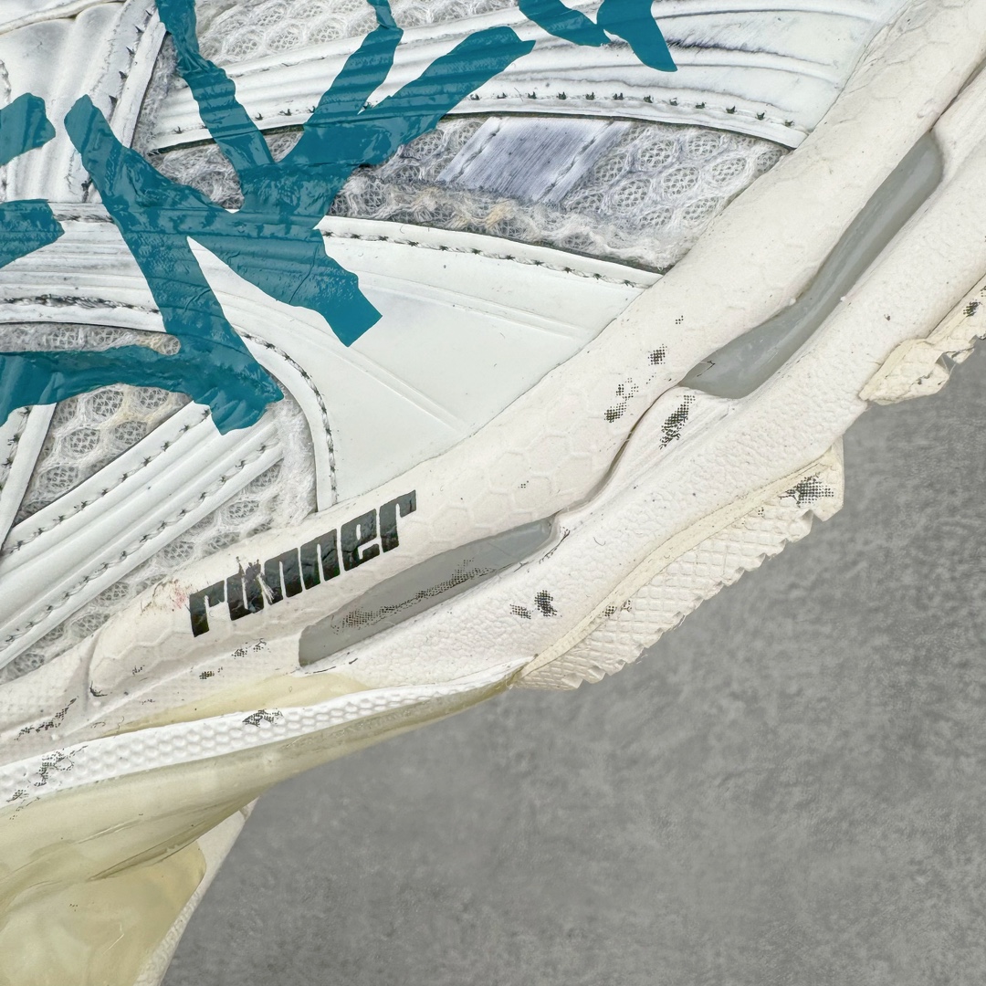 图片[16]-＃VG零售版 BALENCIAGA Runner Sneaker 巴黎世家七代慢跑系列低帮复古野跑潮流运动鞋老爹鞋 尼龙和网布材质 磨损效果 鞋头边缘印有尺码 背面浮印尺码 外侧印有跑者徽标 鞋舌刺绣 Balenciaga 品牌标识 鞋跟背面 Balenciaga品牌标识 材质采用65%聚氨酯、35%聚酯纤维 全新 Runner 鞋型轮廓借鉴于 2000 年初的复古线条 搭载大网眼面料制成鞋面基础，由粉色、白色尼龍与橡胶质地覆盖鞋面诠释线条感 当中透过几道手缝线与折损痕更是精准的掌握历经时间淬炼的破旧痕迹 延续其手法至鞋领、鞋跟、鞋带、中底等部分均饰有破损及脏污之貌 尤其是鞋领处与鞋带孔眼条更是采用不规则做旧技术将内容物泡棉随机露出 尺码：35 36 37 38 39 40 41 42 43 44 45 46-选品中心