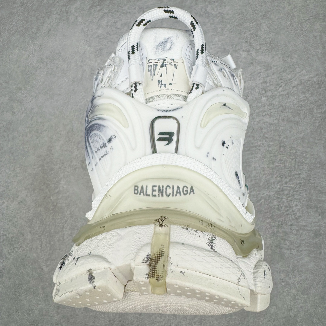 图片[8]-＃VG零售版 BALENCIAGA Runner Sneaker 巴黎世家七代慢跑系列低帮复古野跑潮流运动鞋老爹鞋 尼龙和网布材质 磨损效果 鞋头边缘印有尺码 背面浮印尺码 外侧印有跑者徽标 鞋舌刺绣 Balenciaga 品牌标识 鞋跟背面 Balenciaga品牌标识 材质采用65%聚氨酯、35%聚酯纤维 全新 Runner 鞋型轮廓借鉴于 2000 年初的复古线条 搭载大网眼面料制成鞋面基础，由粉色、白色尼龍与橡胶质地覆盖鞋面诠释线条感 当中透过几道手缝线与折损痕更是精准的掌握历经时间淬炼的破旧痕迹 延续其手法至鞋领、鞋跟、鞋带、中底等部分均饰有破损及脏污之貌 尤其是鞋领处与鞋带孔眼条更是采用不规则做旧技术将内容物泡棉随机露出 尺码：35 36 37 38 39 40 41 42 43 44 45 46-选品中心