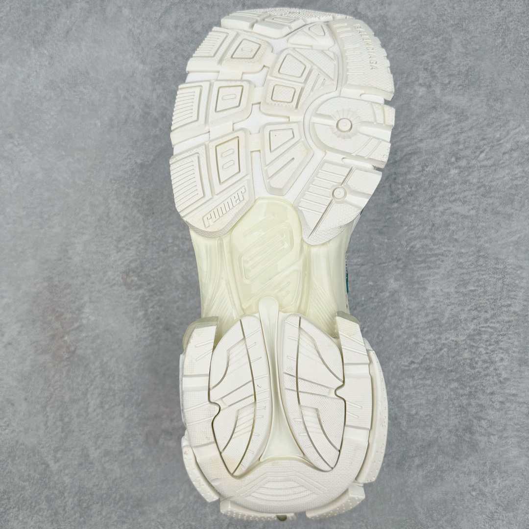 图片[9]-＃VG零售版 BALENCIAGA Runner Sneaker 巴黎世家七代慢跑系列低帮复古野跑潮流运动鞋老爹鞋 尼龙和网布材质 磨损效果 鞋头边缘印有尺码 背面浮印尺码 外侧印有跑者徽标 鞋舌刺绣 Balenciaga 品牌标识 鞋跟背面 Balenciaga品牌标识 材质采用65%聚氨酯、35%聚酯纤维 全新 Runner 鞋型轮廓借鉴于 2000 年初的复古线条 搭载大网眼面料制成鞋面基础，由粉色、白色尼龍与橡胶质地覆盖鞋面诠释线条感 当中透过几道手缝线与折损痕更是精准的掌握历经时间淬炼的破旧痕迹 延续其手法至鞋领、鞋跟、鞋带、中底等部分均饰有破损及脏污之貌 尤其是鞋领处与鞋带孔眼条更是采用不规则做旧技术将内容物泡棉随机露出 尺码：35 36 37 38 39 40 41 42 43 44 45 46-选品中心