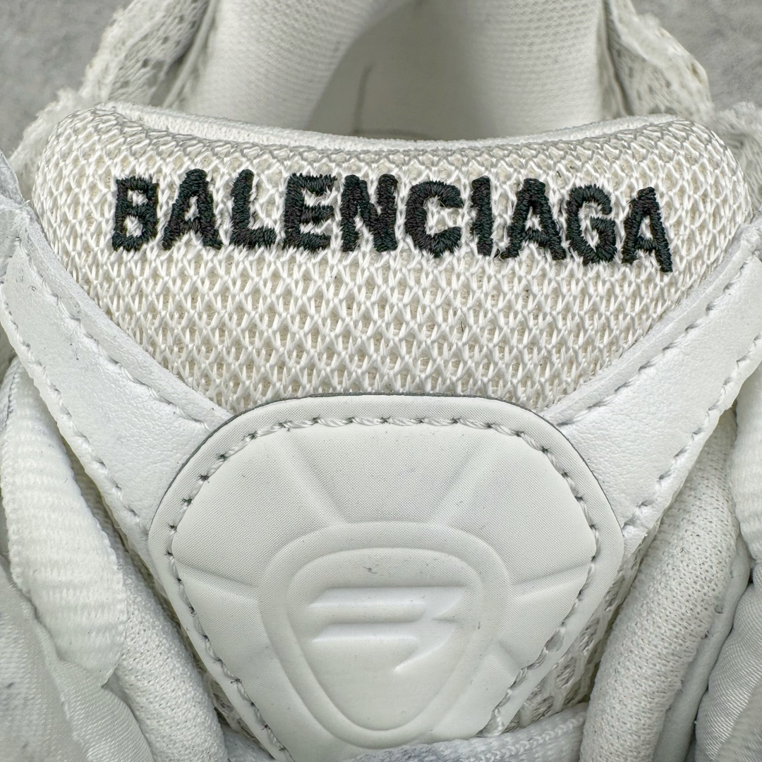 图片[10]-＃VG零售版 BALENCIAGA Runner Sneaker 巴黎世家七代慢跑系列低帮复古野跑潮流运动鞋老爹鞋 尼龙和网布材质 磨损效果 鞋头边缘印有尺码 背面浮印尺码 外侧印有跑者徽标 鞋舌刺绣 Balenciaga 品牌标识 鞋跟背面 Balenciaga品牌标识 材质采用65%聚氨酯、35%聚酯纤维 全新 Runner 鞋型轮廓借鉴于 2000 年初的复古线条 搭载大网眼面料制成鞋面基础，由粉色、白色尼龍与橡胶质地覆盖鞋面诠释线条感 当中透过几道手缝线与折损痕更是精准的掌握历经时间淬炼的破旧痕迹 延续其手法至鞋领、鞋跟、鞋带、中底等部分均饰有破损及脏污之貌 尤其是鞋领处与鞋带孔眼条更是采用不规则做旧技术将内容物泡棉随机露出 尺码：35 36 37 38 39 40 41 42 43 44 45 46-选品中心