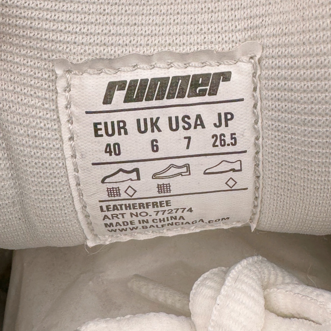 图片[18]-＃VG零售版 BALENCIAGA Runner Sneaker 巴黎世家七代慢跑系列低帮复古野跑潮流运动鞋老爹鞋 尼龙和网布材质 磨损效果 鞋头边缘印有尺码 背面浮印尺码 外侧印有跑者徽标 鞋舌刺绣 Balenciaga 品牌标识 鞋跟背面 Balenciaga品牌标识 材质采用65%聚氨酯、35%聚酯纤维 全新 Runner 鞋型轮廓借鉴于 2000 年初的复古线条 搭载大网眼面料制成鞋面基础，由粉色、白色尼龍与橡胶质地覆盖鞋面诠释线条感 当中透过几道手缝线与折损痕更是精准的掌握历经时间淬炼的破旧痕迹 延续其手法至鞋领、鞋跟、鞋带、中底等部分均饰有破损及脏污之貌 尤其是鞋领处与鞋带孔眼条更是采用不规则做旧技术将内容物泡棉随机露出 尺码：35 36 37 38 39 40 41 42 43 44 45 46-选品中心