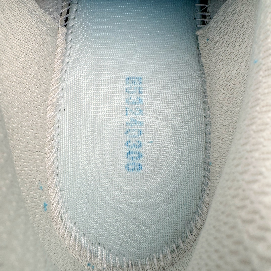 图片[11]-＃Lw纯原 ASICS Gel-Kahana TR V4 亚瑟士机能户外风系列低帮轻量缓震休闲运动跑步鞋 身处城市的喧嚣，内心的想象却永不停歇，Z世代处于现实的繁忙中始终想象着生活的另一种可能和对未知的展望。想象并非背离现实，而是对自我最真实的期待。为鼓励新世代青年唤起对自我的正向的想象，并展开积极的行动，ASICS亚瑟士于2024释出全新主题——唤想自定义。率先推出鞋款GEL-KAHANA TR V4，将出色的城市潮流与户外机能融为一体，实现无界想象与唤回真实自我的完美连结。于城市绽放姿态，唤想自定义。GEL-KAHANA TR V4融合了极具户外型格的设计细节。鞋款大底与中底采用了AHAR耐磨橡胶与GEL缓震胶技术，拥有良好的抓地力与舒适的穿着体验。鞋底所使用的一体化TPU稳定片，为更好地贴合GEL-KAHANA TR V4而全新开模再造，能有效防止脚部过度扭转与侧翻，在提供优秀稳定性的同时，进一步增强了鞋款的机能设计美学。快速系带系统在方便穿戴的同时，为户外运动提供了更优的防护。 GEL-KAHANA TR V4为日常穿着提供稳定、舒适的支撑，鼓励每个人在城市空间中的大胆探索，追寻无拘束的旷野之梦。尺码：36 37 37.5 38 39 39.5 40.5 41.5 42 42.5 43.5 44 44.5 45 46-选品中心