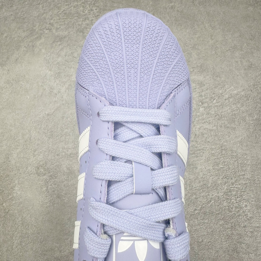 图片[4]-＃H11纯原 AD Originals Superstar 经典复古贝壳头厚底板鞋 ID4656 诞生于1969年 是第一双将全皮面鞋 身与橡胶鞋头结合在一起的低帮篮球鞋 Superstar最开始 是作为高帮篮球鞋Pro Model的低帮版本而出现的 但因为其独特和醒目的橡胶鞋头造型而让大家熟知 被大家形象地称为\\\”shelltoe\\\”贝壳头 在70年代的美国职业篮球场上 接近3/4的NBA球员都将这双Superstar作为场上用鞋 80年代之后 经过不断的改良和发展 Superstar逐渐成为横跨时装、音乐、街头文化、休闲和运动等各大领域的时尚潮鞋 尺码：36 36.5 37 38 38.5 39 40 40.5 41 42 42.5 43 44 44.5 45-选品中心