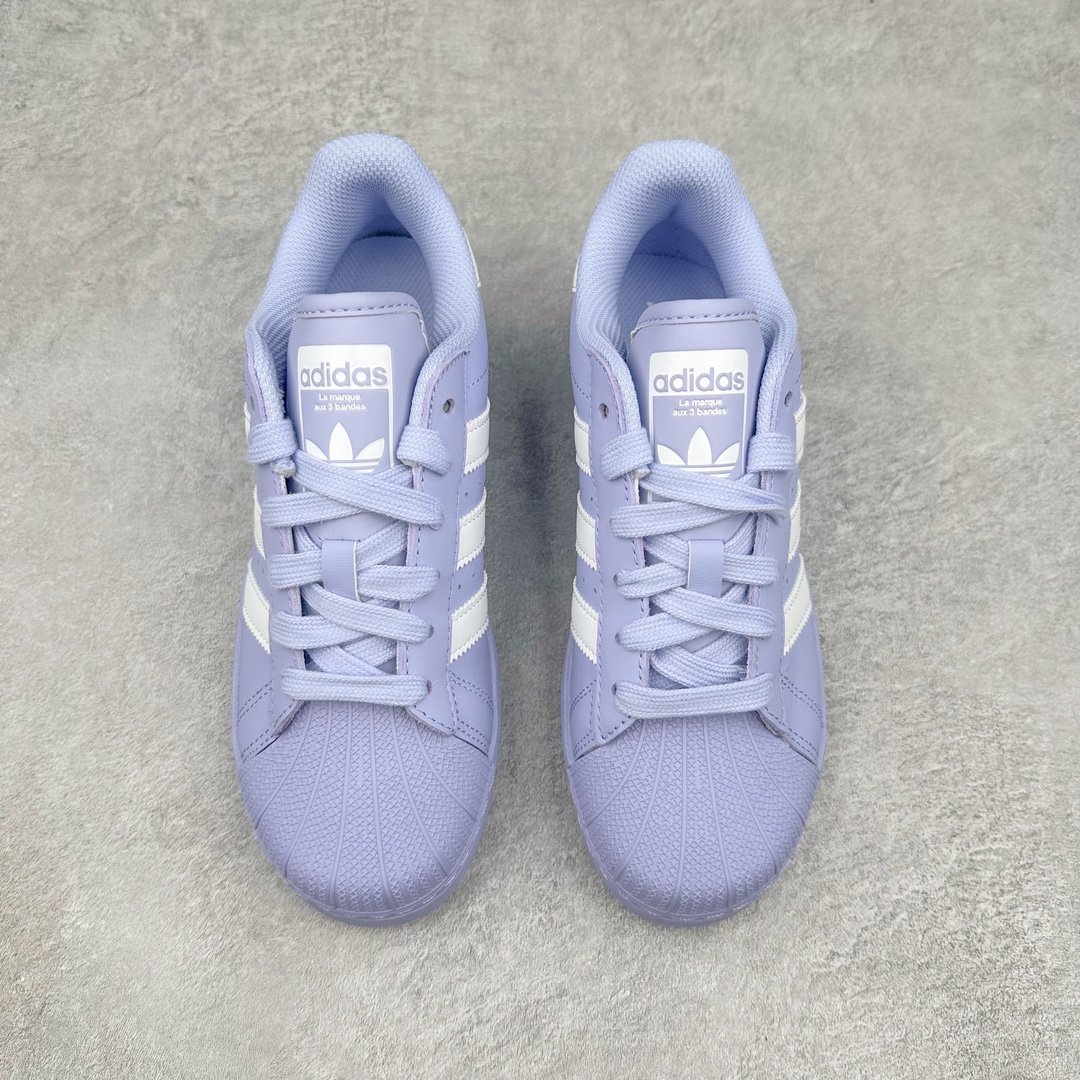 图片[2]-＃H11纯原 AD Originals Superstar 经典复古贝壳头厚底板鞋 ID4656 诞生于1969年 是第一双将全皮面鞋 身与橡胶鞋头结合在一起的低帮篮球鞋 Superstar最开始 是作为高帮篮球鞋Pro Model的低帮版本而出现的 但因为其独特和醒目的橡胶鞋头造型而让大家熟知 被大家形象地称为\\\”shelltoe\\\”贝壳头 在70年代的美国职业篮球场上 接近3/4的NBA球员都将这双Superstar作为场上用鞋 80年代之后 经过不断的改良和发展 Superstar逐渐成为横跨时装、音乐、街头文化、休闲和运动等各大领域的时尚潮鞋 尺码：36 36.5 37 38 38.5 39 40 40.5 41 42 42.5 43 44 44.5 45-选品中心