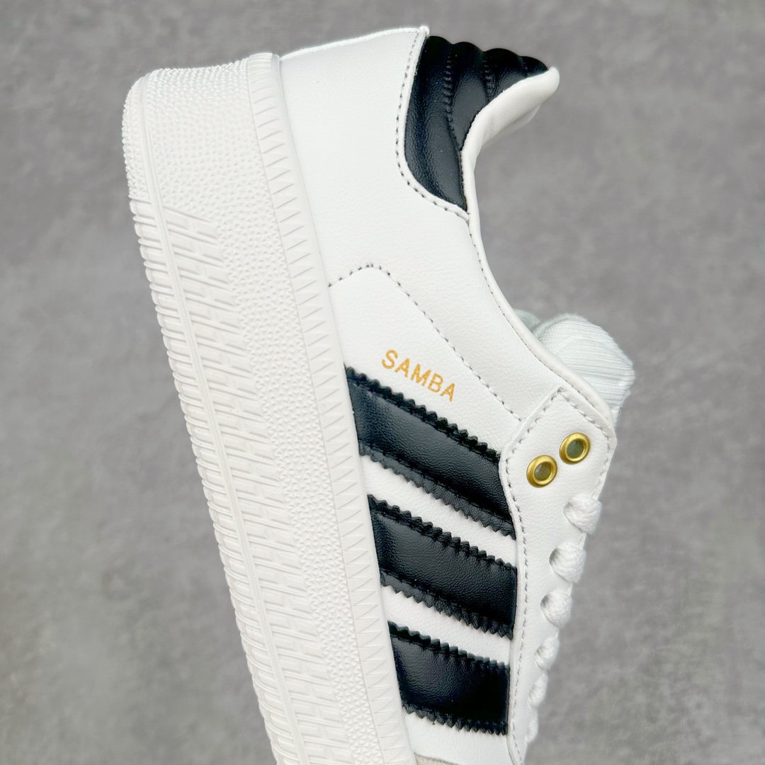 图片[6]-AD Samba XLG 桑巴舞加大厚底版系列德训风百搭松糕休闲运动板鞋生胶底 JH9226 自Originals Samba成功借势Blokecore风潮一跃成为街头巷尾的焦点鞋款后,不论是围绕Samba本身打造的各式「变种版本」,还是以Samba为蓝本打造联名鞋款,都成为了时尚潮流人士日常穿搭首选。Samba XLG是adidas Originals不断扩展XLG系列的一部分,旨在与年轻文化相契合,迎合那些希望通过个性时尚表达自我而不愿牺牲舒适度的年轻群体。街头时尚领域的Gen Z特别偏爱宽松的穿着风格。Samba XLG针对这一点做了创新。它在延续Samba OG经典设计的基础上,迎合年轻群体的穿着习惯,重塑为宽大的鞋身比例轮廓以及加厚中底,让消费者轻松展示自己独特的风格。全新的Samba XLG系列不仅迎合了当下年轻群体的穿搭习惯,加宽了鞋身比例以及将中底进一步增厚,在视觉比例上更加饱满,同时还保留了经典Samba的细节,这样一来,鞋迷朋友在穿搭上不仅能更加个性化,而且还能延续一定的复古感受。尺码：36 36⅔ 37⅓ 38 38⅔ 39⅓ 40 40⅔ 41⅓ 42 42⅔ 43⅓ 44 45-选品中心