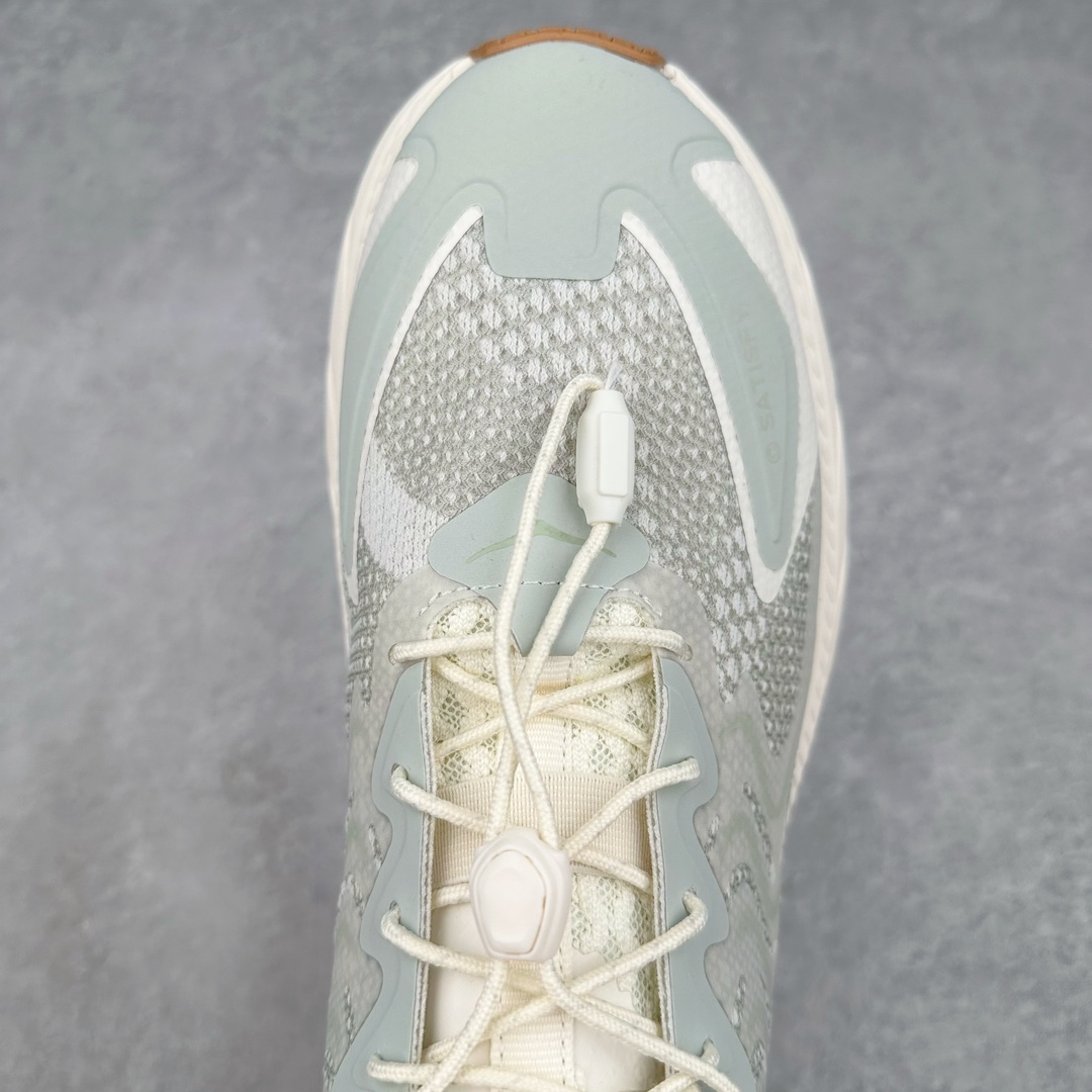 图片[4]-Satisfy x HOKA ONE ONE 百搭简约防滑耐磨低帮跑步鞋 联名配色 球鞋继承了HOKA的经典越野鞋型MAFATE SPEED 4的设计，更在此基础上进行了创新和提升，使得它既适合户外越野跑，又充满了时尚潮流的元素。它的半透明鞋面设计，不仅让鞋身看起来更加轻便，而且提供了良好的透气性。而保护性的防撕裂尼龙面料，则确保了在复杂地形中的耐用性。这样的设计，让人在享受奔跑的同时，也能感受到鞋底带来的舒适。双层ProFly™中底的使用，是这款鞋的另一个亮点。这种中底材质，提供了卓越的缓震性能，无论是在崎岖的山路上，还是在平坦的道路上，都能给跑者带来稳定的支撑。而VIBRAM MEGAGRIP®及LITEBASE®大底的搭载，更是让这款鞋在保持高抓地力的同时，减轻了鞋底的重量，使得每一步跑动都轻盈如飞。尺码：36 36.5 37.5 38 38.5 39 40 40.5 41 42 42.5 43 44 44.5 45 46-选品中心