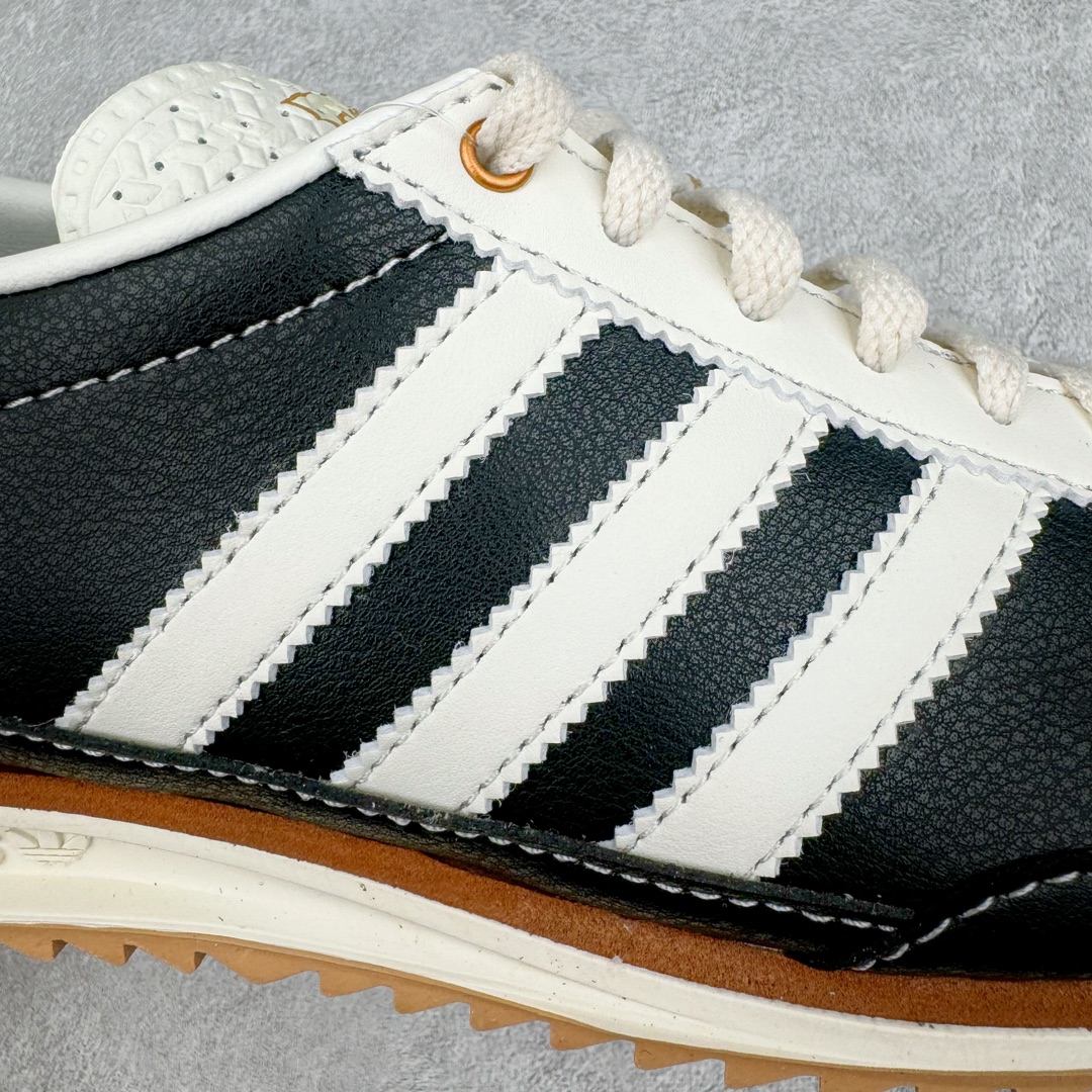 图片[11]-＃MF AD Wmns SL72 OG 系列德训足球风百搭低帮休闲运动板鞋 JH3968 Originals推出复古「T头鞋」造型的SL72鞋款复刻，有男女两款可选。男生款为SL72RS，鞋型挺立饱满，鞋底增加高度，采用麂皮与布面制作，符合复古氛围；女生款为SL72OGW，致敬经典款式，鞋身纤细，还原70年代设计，以绿色呈现，点缀金色细节。多款配色可选。「T 头鞋」这两年有多火大家见到了吧？明星、穿搭博主几乎人手一双，凭借复古味的外观，以及亲民的价格，同样成为了不少球鞋玩家日常上脚首选。近日 adidas Originals 将有「T 头鞋」造型的诞生于 1972 年的 SL72 鞋款复刻带回，各位买鞋又有新选择了。1972 年 SL72 问世后，引领了后来阿迪达斯的跑鞋发展方向，其中「SL」代表了 Super Light，彰显了产品轻便的特性。1972 年 SL72 问世后，引领了后来阿迪达斯的跑鞋发展方向，其中「SL」代表了 Super Light，彰显了产品轻便的特性。这次 adidas Originals 延续其轻质经典的基因，带来男女两款 SL72。男生款带来 SL72 RS 鞋型，RS 意为 Reshaped（重塑），鞋款在保留了经典的外观基础上，在尼龙材质里增加了填充物，使鞋型更加挺立和饱满，鞋头则更加圆润，鞋底的 EVA 材质则增加了鞋款的高度。女生款则带来 SL72 OG W 鞋型，OG 顾名思义则是致敬经典款式，相较于 RS（Reshaped）鞋款，鞋身更加纤细，其整体鞋身轮廓、线条、细节、材质上尊崇 70 年代 SL72 的设计，还原经典味道。尺码：36 36⅔ 37⅓ 38 38⅔ 39⅓ 40 40⅔ 41⅓ 42 42⅔ 43⅓ 44 44⅔ 45-选品中心