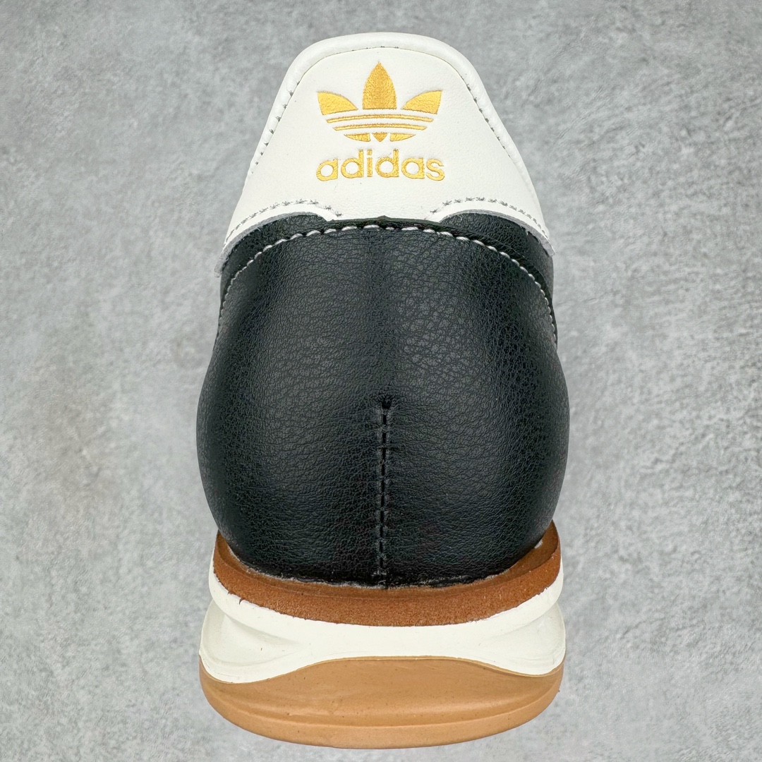 图片[8]-＃MF AD Wmns SL72 OG 系列德训足球风百搭低帮休闲运动板鞋 JH3968 Originals推出复古「T头鞋」造型的SL72鞋款复刻，有男女两款可选。男生款为SL72RS，鞋型挺立饱满，鞋底增加高度，采用麂皮与布面制作，符合复古氛围；女生款为SL72OGW，致敬经典款式，鞋身纤细，还原70年代设计，以绿色呈现，点缀金色细节。多款配色可选。「T 头鞋」这两年有多火大家见到了吧？明星、穿搭博主几乎人手一双，凭借复古味的外观，以及亲民的价格，同样成为了不少球鞋玩家日常上脚首选。近日 adidas Originals 将有「T 头鞋」造型的诞生于 1972 年的 SL72 鞋款复刻带回，各位买鞋又有新选择了。1972 年 SL72 问世后，引领了后来阿迪达斯的跑鞋发展方向，其中「SL」代表了 Super Light，彰显了产品轻便的特性。1972 年 SL72 问世后，引领了后来阿迪达斯的跑鞋发展方向，其中「SL」代表了 Super Light，彰显了产品轻便的特性。这次 adidas Originals 延续其轻质经典的基因，带来男女两款 SL72。男生款带来 SL72 RS 鞋型，RS 意为 Reshaped（重塑），鞋款在保留了经典的外观基础上，在尼龙材质里增加了填充物，使鞋型更加挺立和饱满，鞋头则更加圆润，鞋底的 EVA 材质则增加了鞋款的高度。女生款则带来 SL72 OG W 鞋型，OG 顾名思义则是致敬经典款式，相较于 RS（Reshaped）鞋款，鞋身更加纤细，其整体鞋身轮廓、线条、细节、材质上尊崇 70 年代 SL72 的设计，还原经典味道。尺码：36 36⅔ 37⅓ 38 38⅔ 39⅓ 40 40⅔ 41⅓ 42 42⅔ 43⅓ 44 44⅔ 45-选品中心