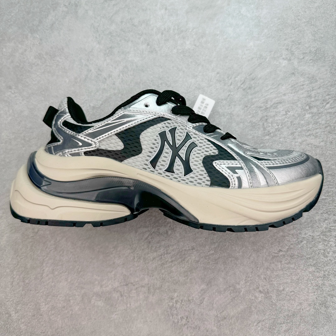 ＃纯原 MLB Chunky Runner 2024S 复古印花老爹鞋系列低帮轻量增高厚底百搭休闲运动慢跑鞋 Korea韩国联名NY美国榄球纽约洋基队限定 目前可过轻松秒过各类鉴定 能操作的私聊 韩国代购专供 左脚内置NFC感应 区别市面贴纸假芯片 MLB专用菱形双针中底布 重点细节中底布带注胶孔 原厂NFC感应吊牌 支持鉴定 一个两位数 原盒原标 全套原楦原纸板原厂数据开发 中韩文保养标贴 绿色防霉片 平台代购专供 独家一比一RB+MD组合大底 高频后跟小人Logo精准对位立体饱满 正确网布加超迁鞋面 转印中底走线紧密 转印Logo工艺表层防刮不掉色 尺码：35 36 36.5 37.5 38 38.5 39 40 40.5 41 42 42.5 43 44 44.5 45-选品中心