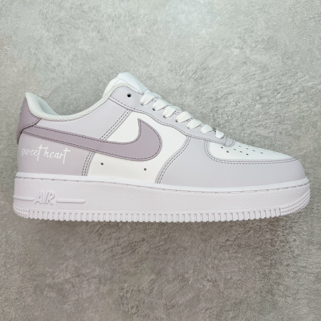 NK Air Force 1´07 Low 空军一号低帮百搭休闲运动板鞋 DY8899-004 柔软、弹性十足的缓震性能和出色的中底设计 横跨复古与现代的外型结合 造就出风靡全球 三十多年的Force 1 直到今天还深受青睐 尺码:36 36.5 37.5 38 38.5 39 40 40.5 41 42 42.5 43 44 44.5 45-选品中心